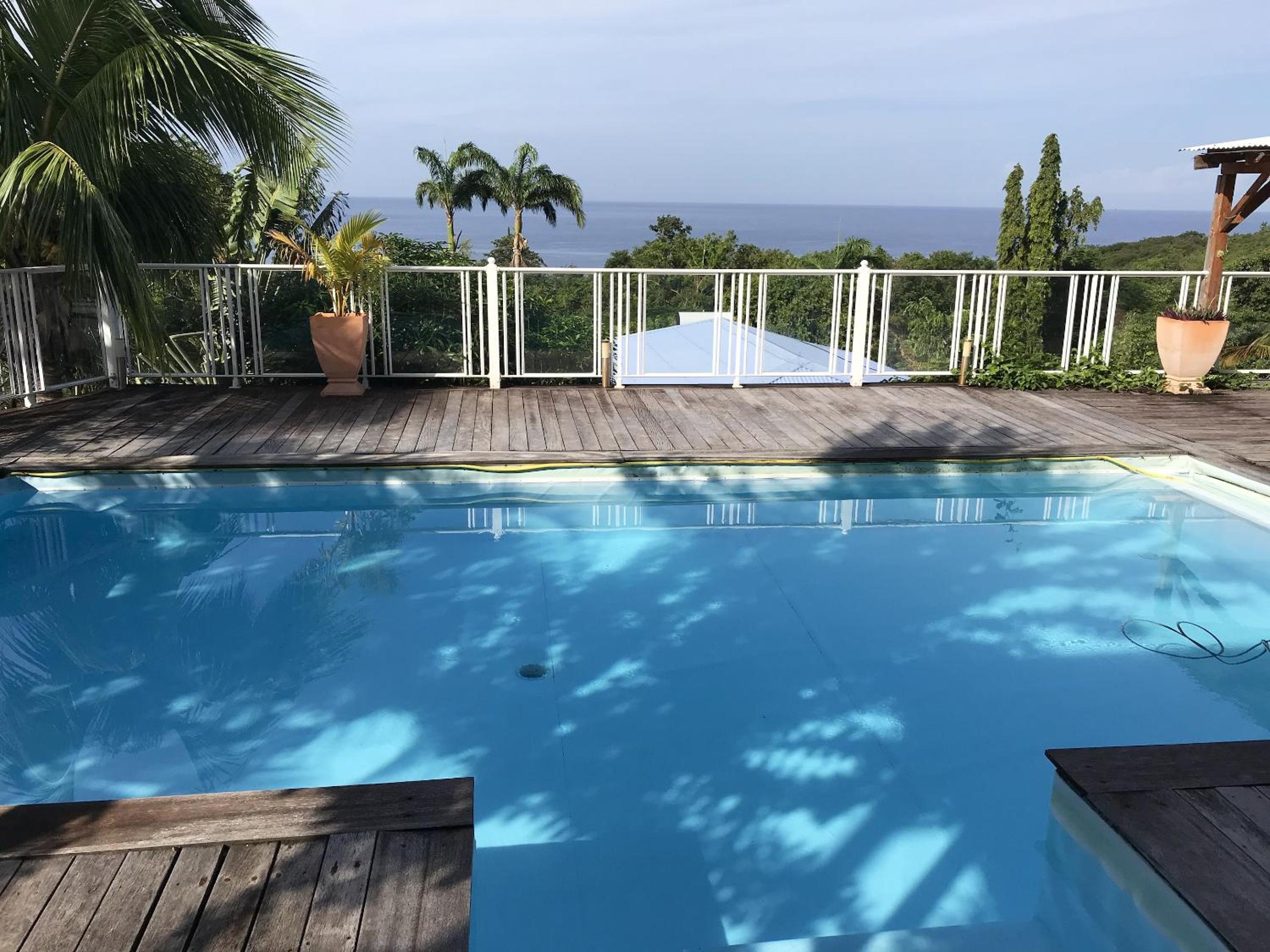 Appartement charmant à Pointe-Noire, vue mer, 51 m², piscine