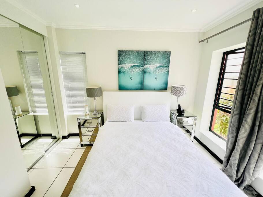 Quebec Apartments - Fully Furnished & Equipped 1 Bedroom Apartment view 4