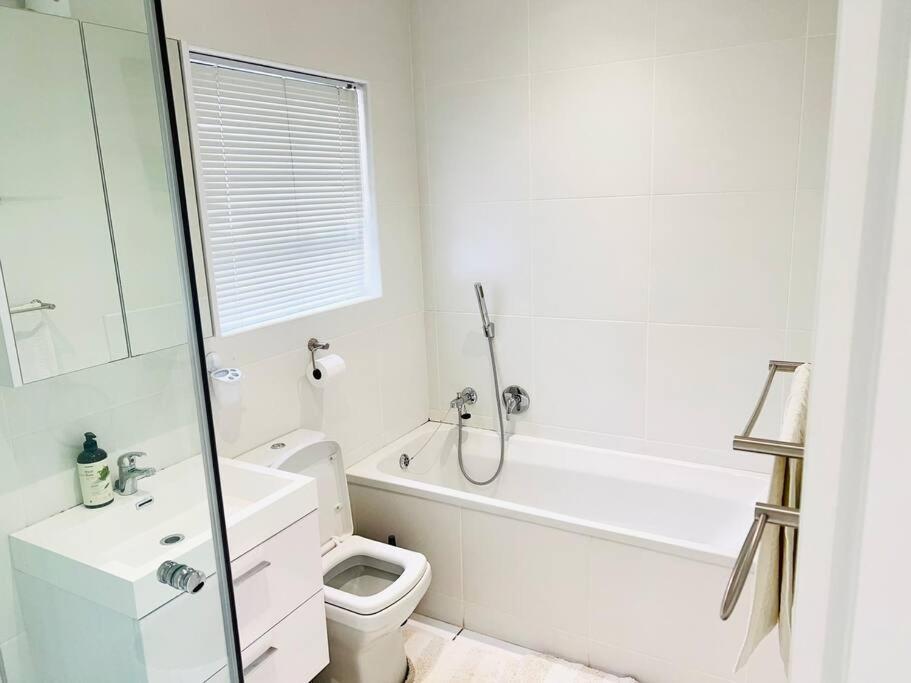 Quebec Apartments - Fully Furnished & Equipped 1 Bedroom Apartment view 5