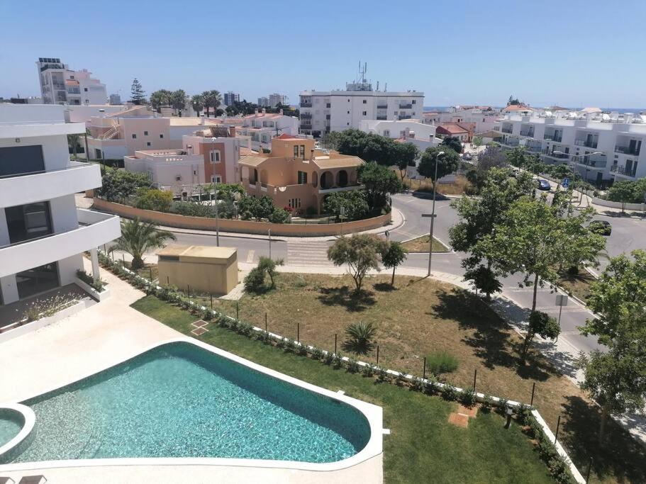 Apartment 2 bedrooms , centre of Alvor, open view and private parking view 2