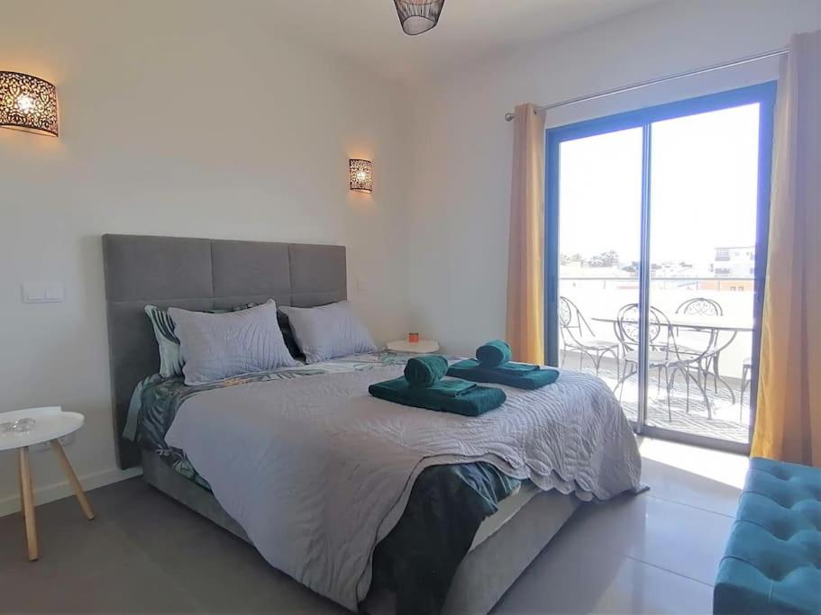 Apartment 2 bedrooms , centre of Alvor, open view and private parking view 4
