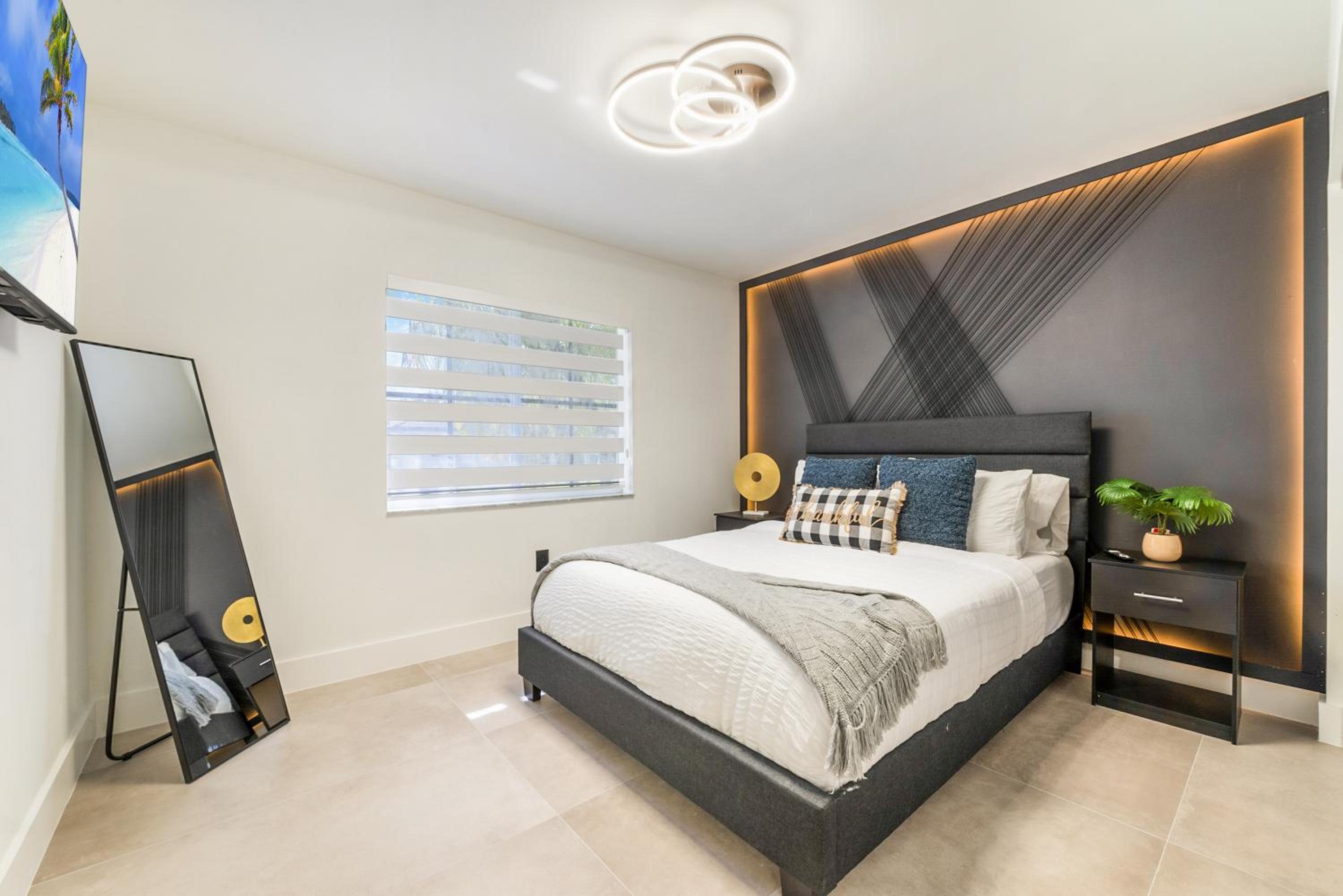 Deluxe Miami House w 5BR Mini Golf & Heated Pool L62