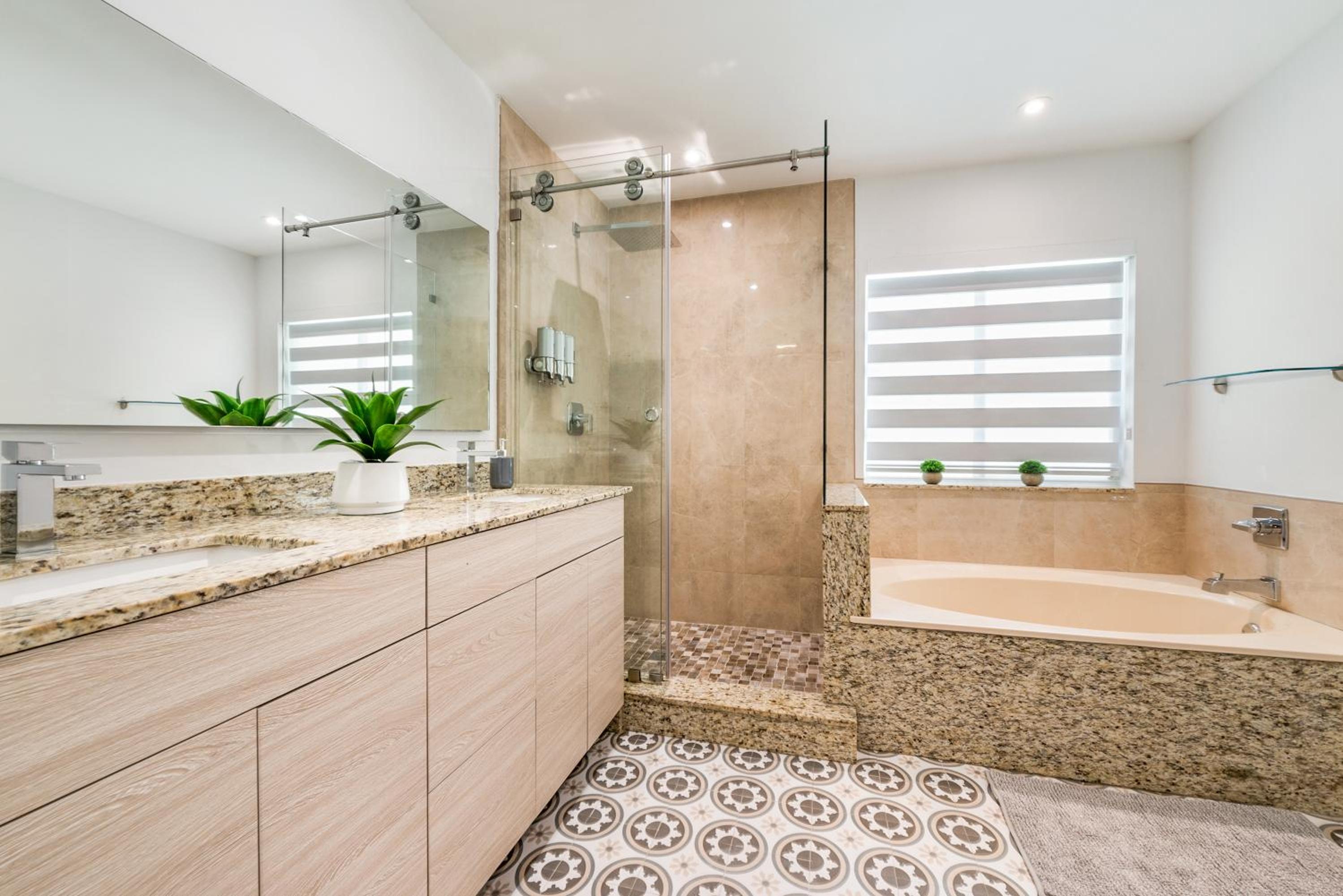 Deluxe Miami House w 5BR Mini Golf & Heated Pool L62