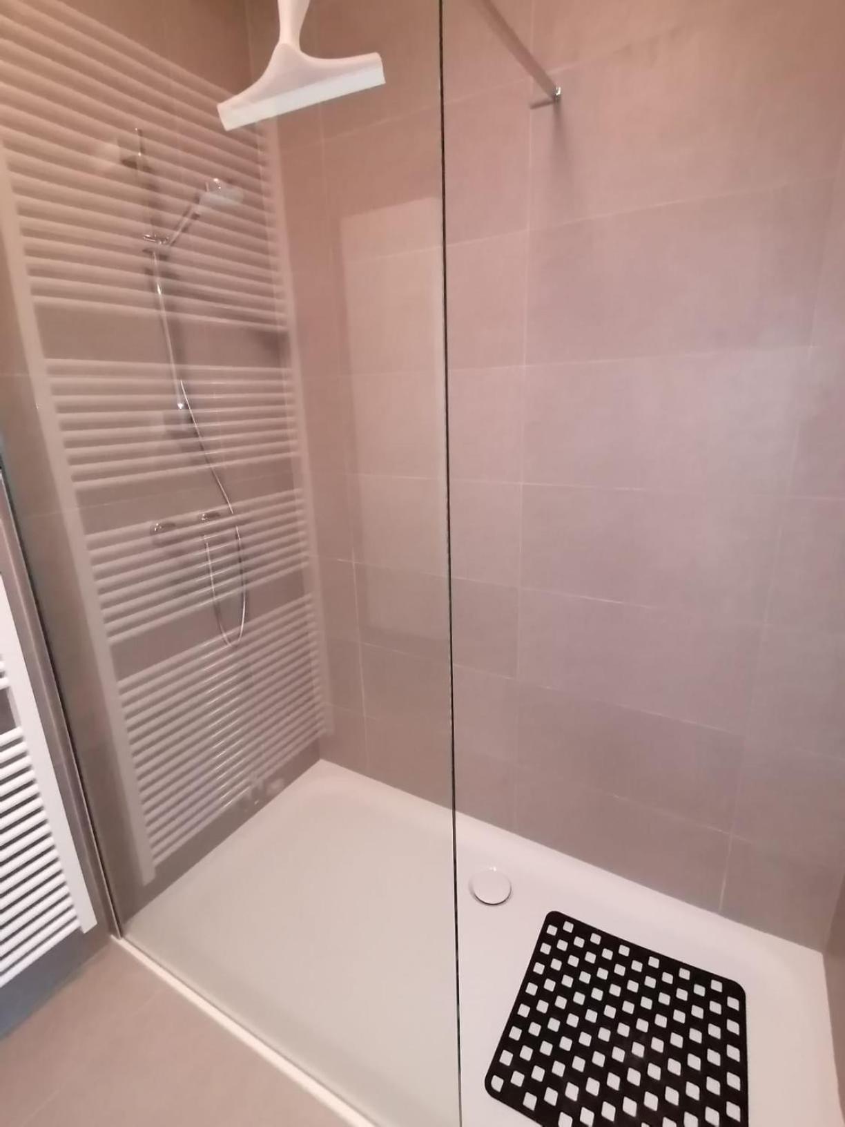 Bartine - modern and spacious flat near the sea, free parking space