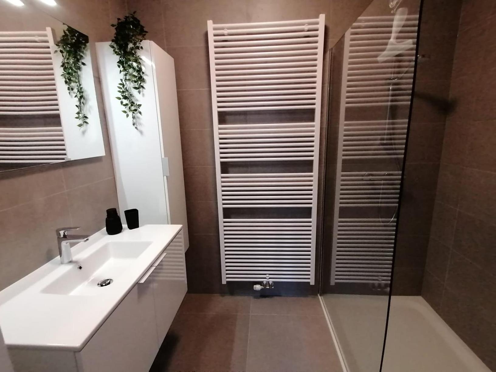 Bartine - modern and spacious flat near the sea, free parking space