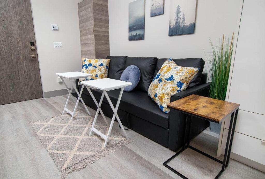 Vernon Vacations - Top Floor on Okanagan Lake with AC  Heated Pool - Property Image 16