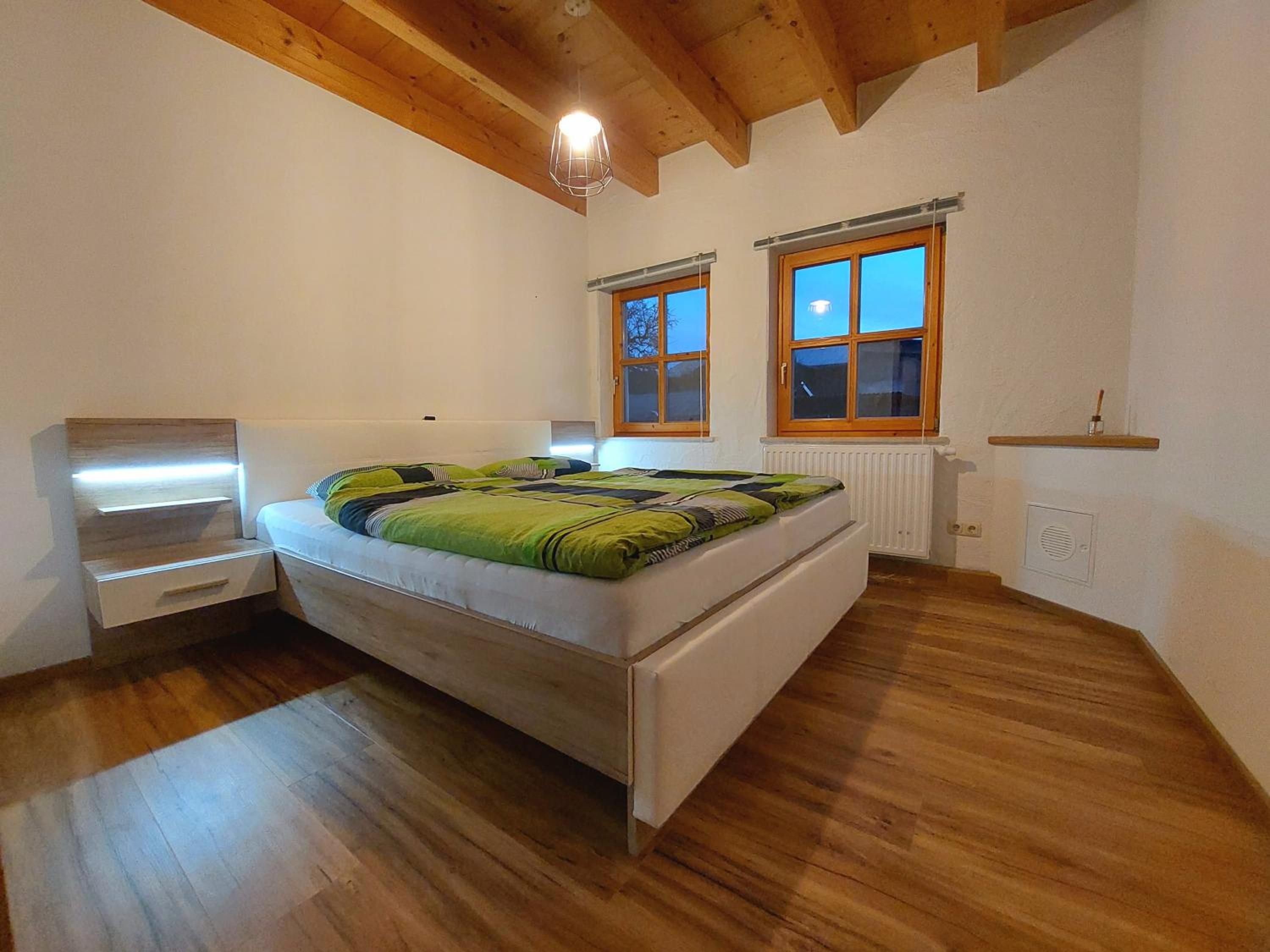 400qm bayerische VILLA 2500qm uneinsehbarer Garten in beliebter Urlaubsregion