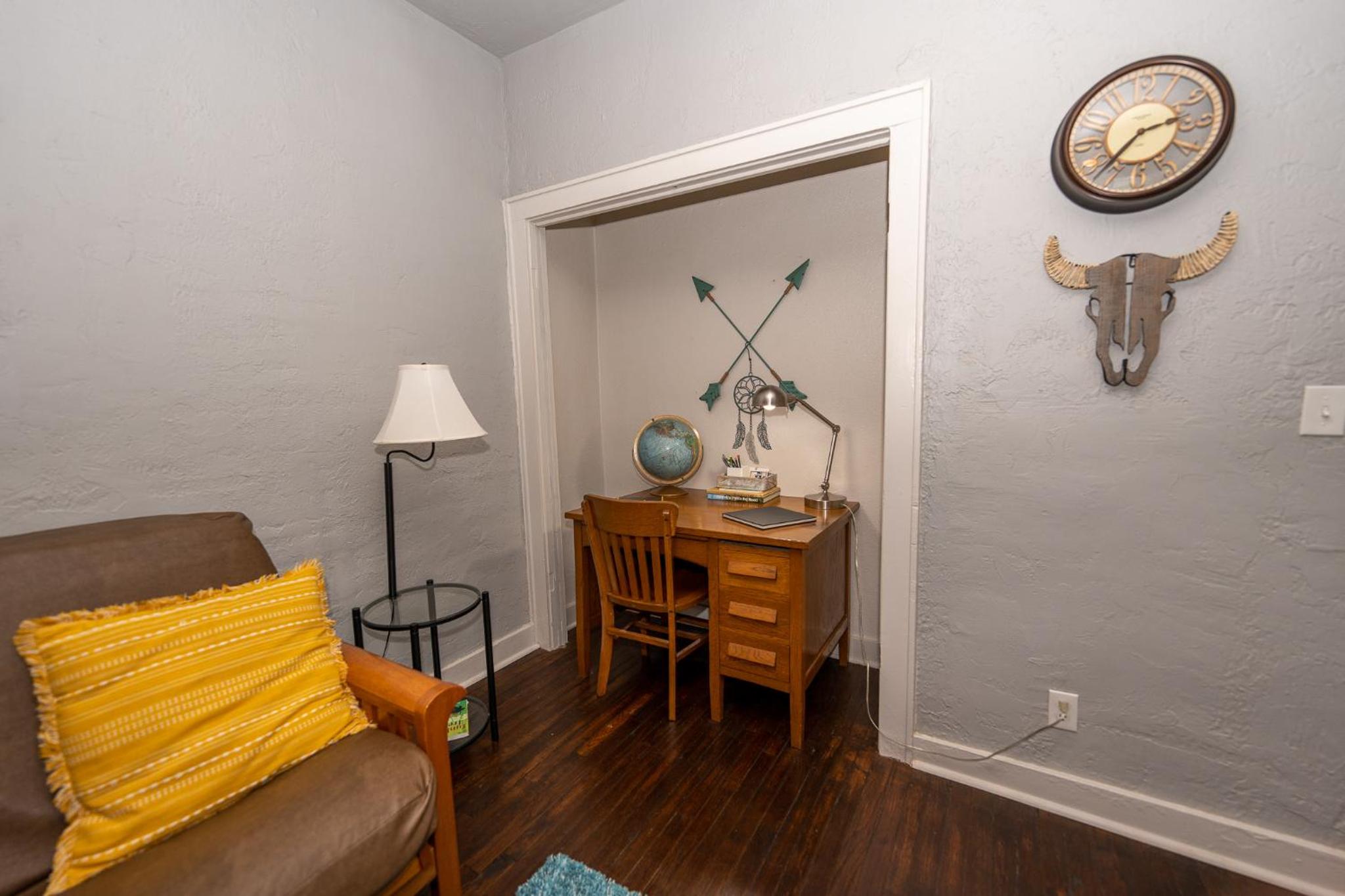 The Charm Chickasha, Fiber WIFI, Washer & Dryer, Near DT Chickasha and Leg Lamp! view 5