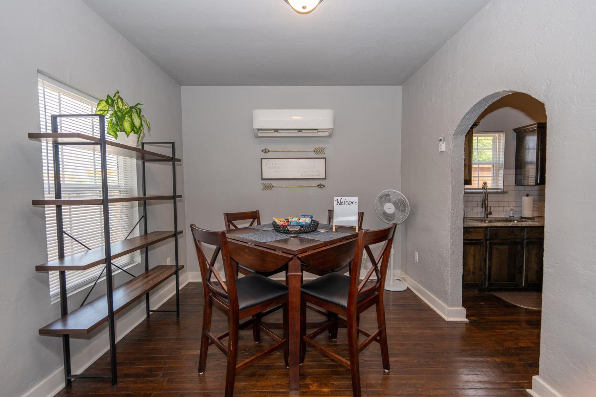 The Charm Chickasha, Fiber WIFI, Washer & Dryer, Near DT Chickasha and Leg Lamp! view 4