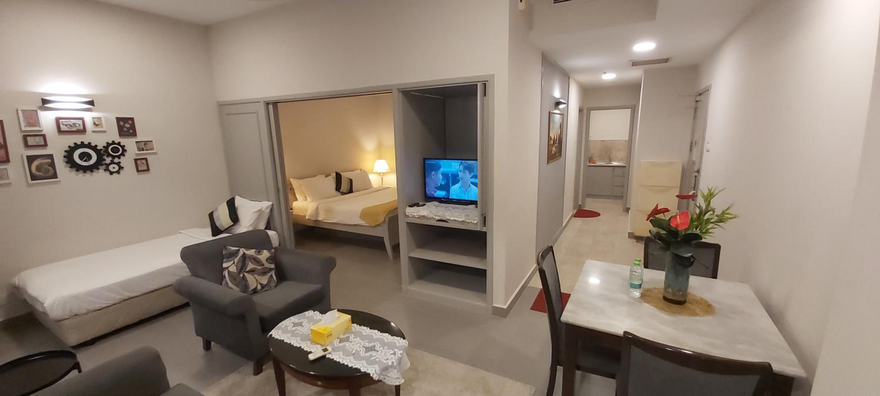 Rihanna service suite at times square