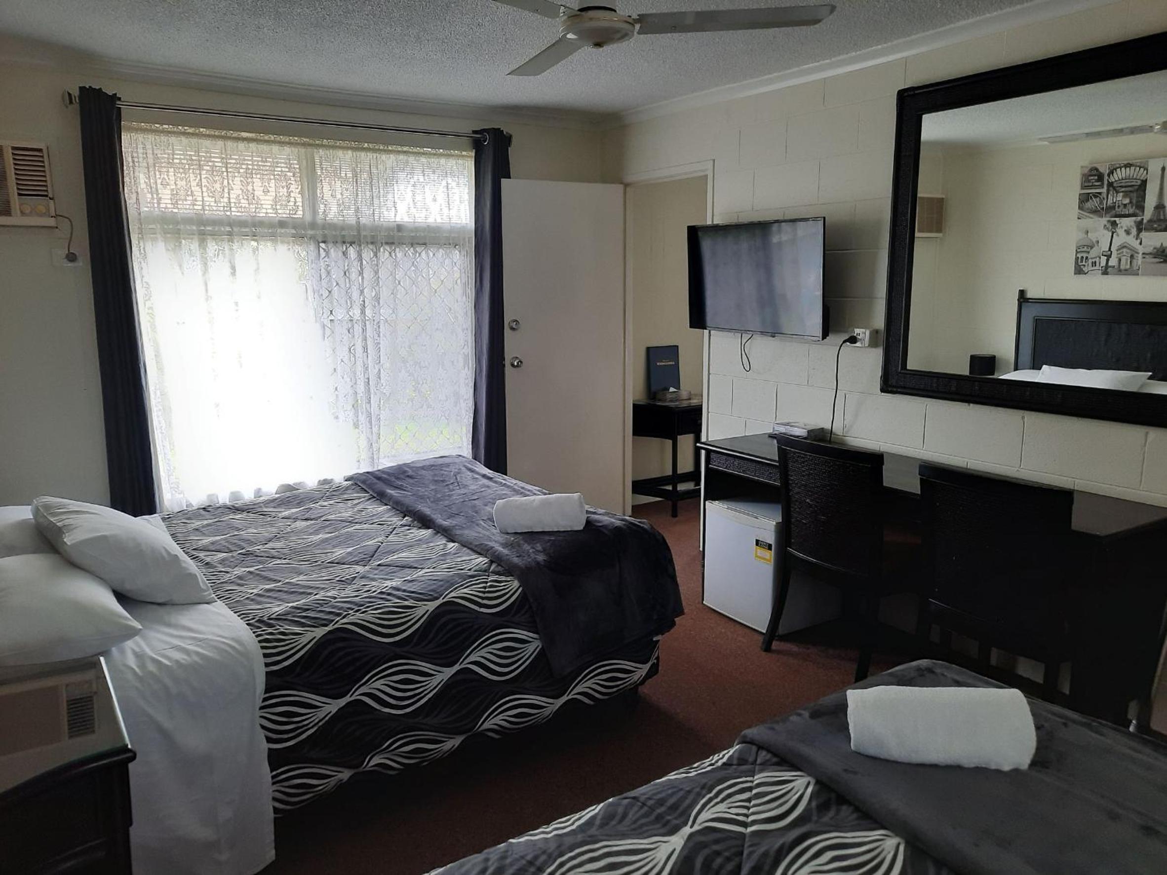 Flying Spur Motel