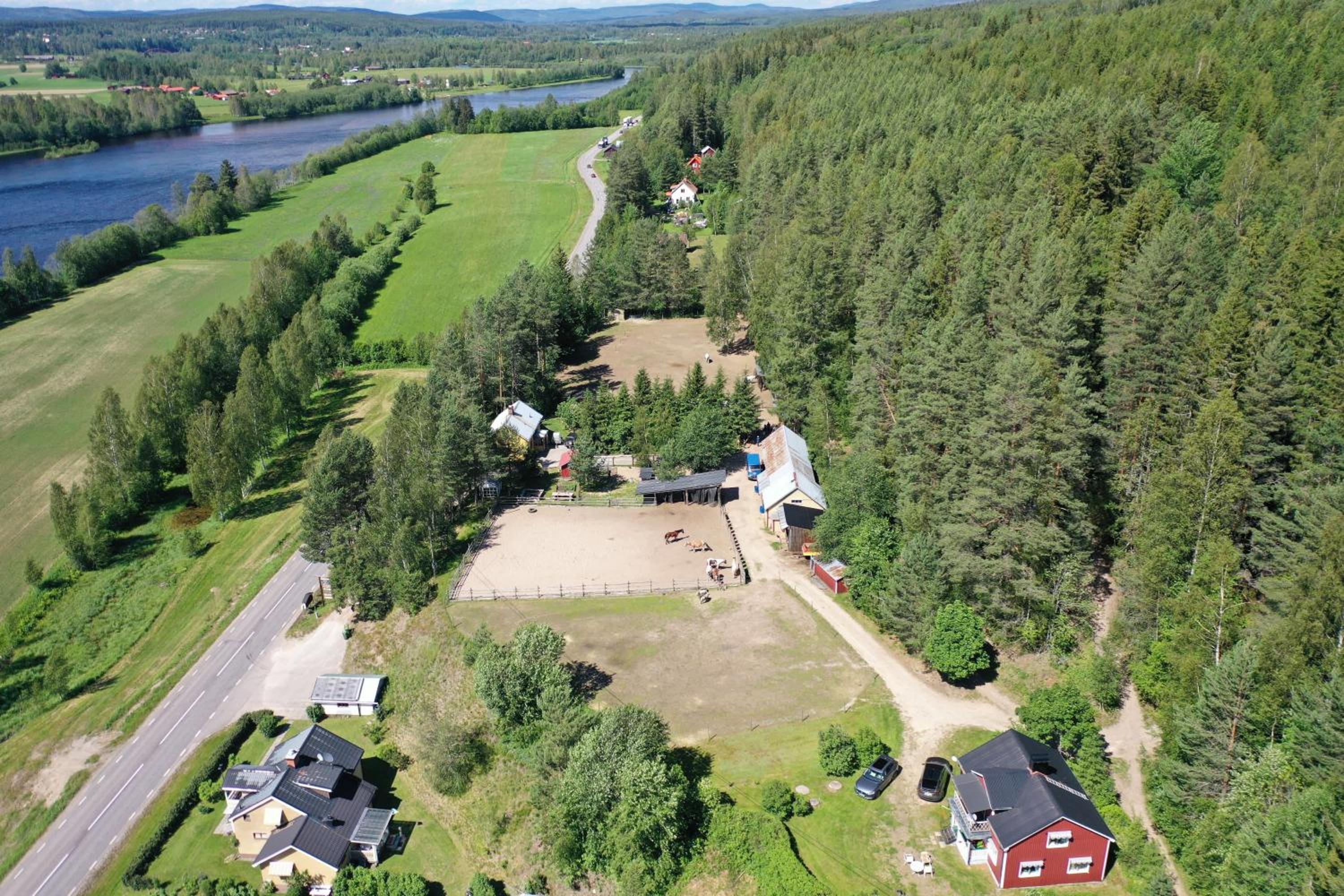 Farm house River&Horse view "Our Little Farm" view 2