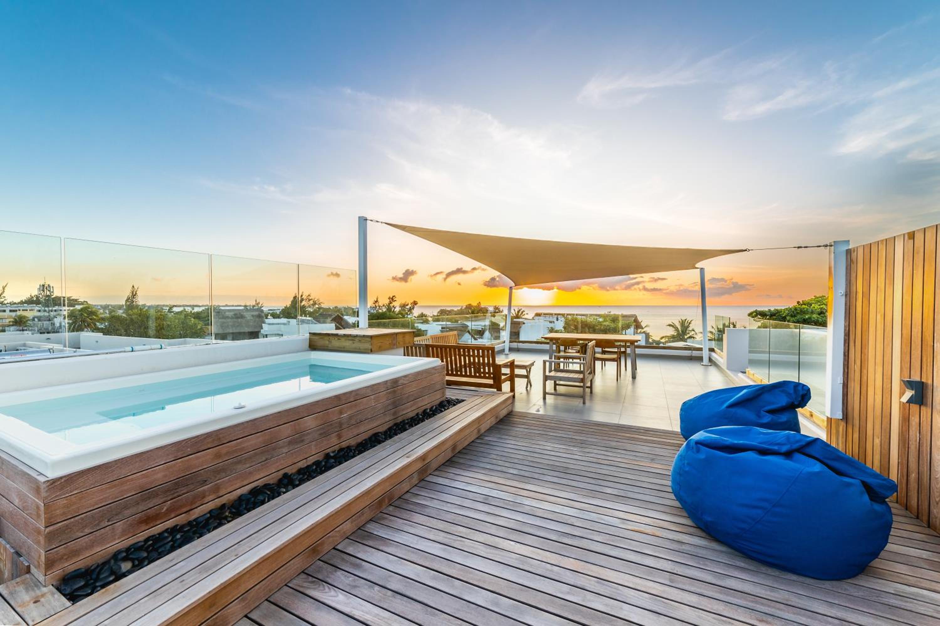 Penthouse 13 - One Bay Residence with private rooftop terrace and dip in pool view 4