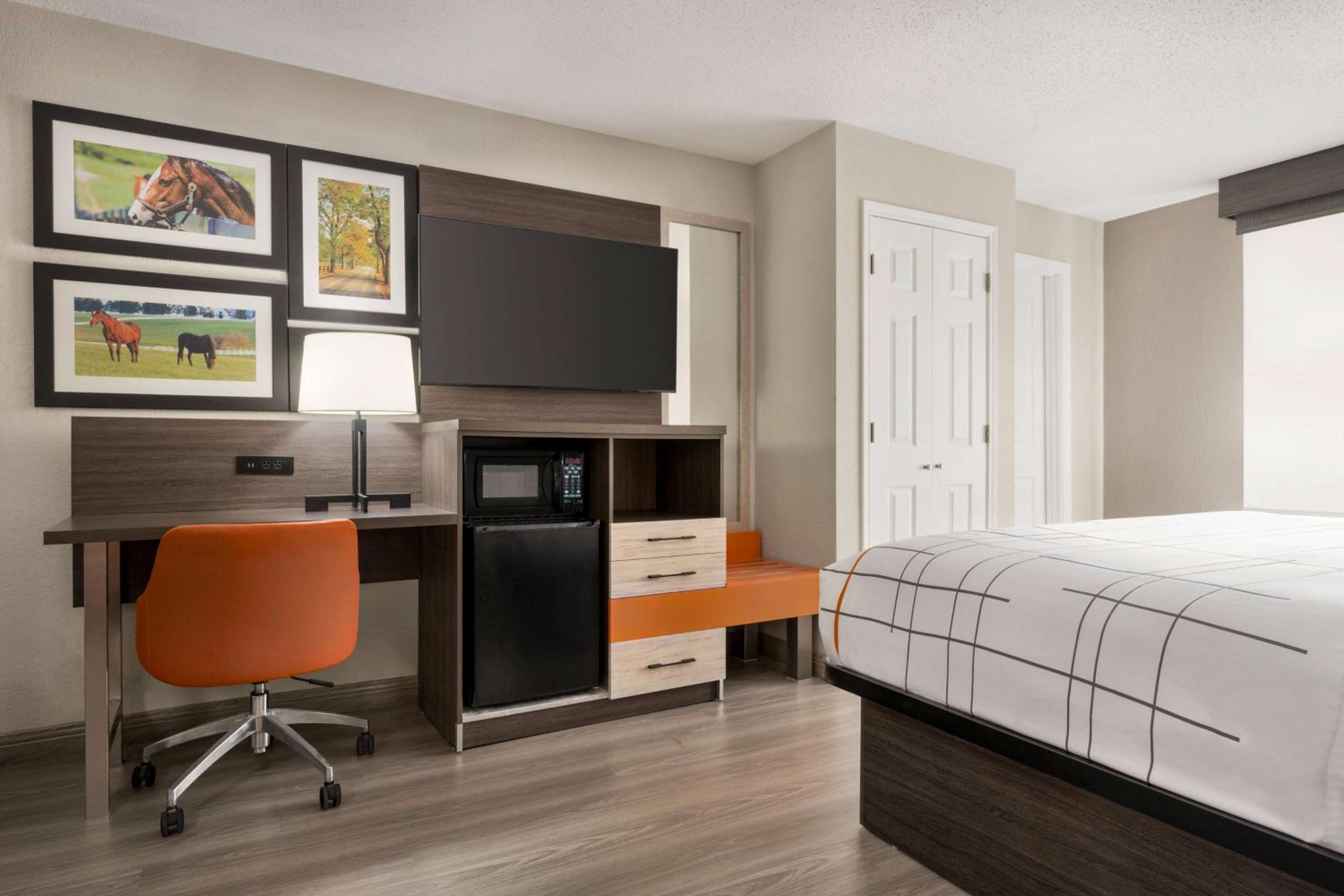 Lexington Vacations - La Quinta Inn Lexington-Horse Park - Property Image 7
