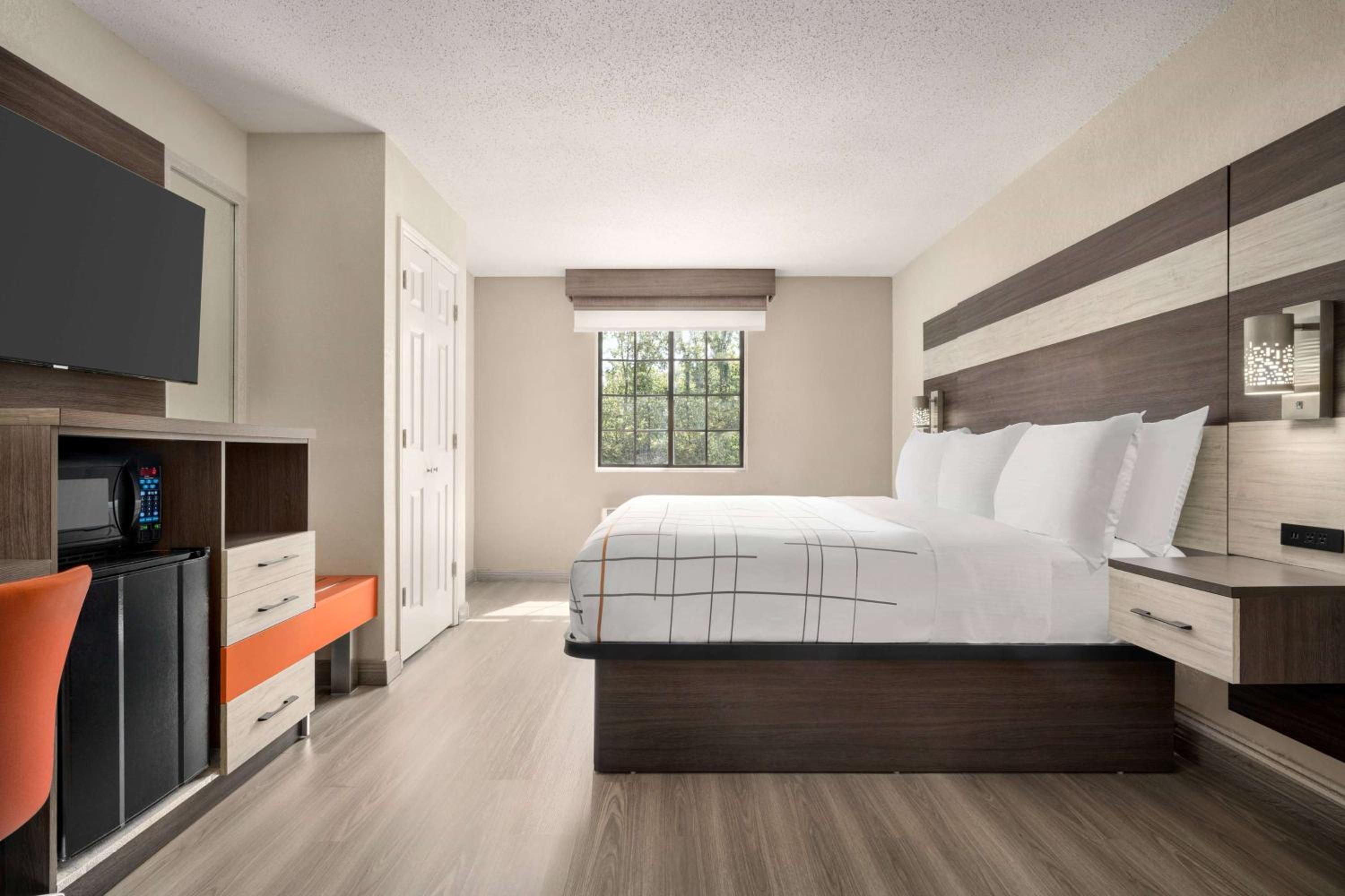 Lexington Vacations - La Quinta Inn Lexington-Horse Park - Property Image 5