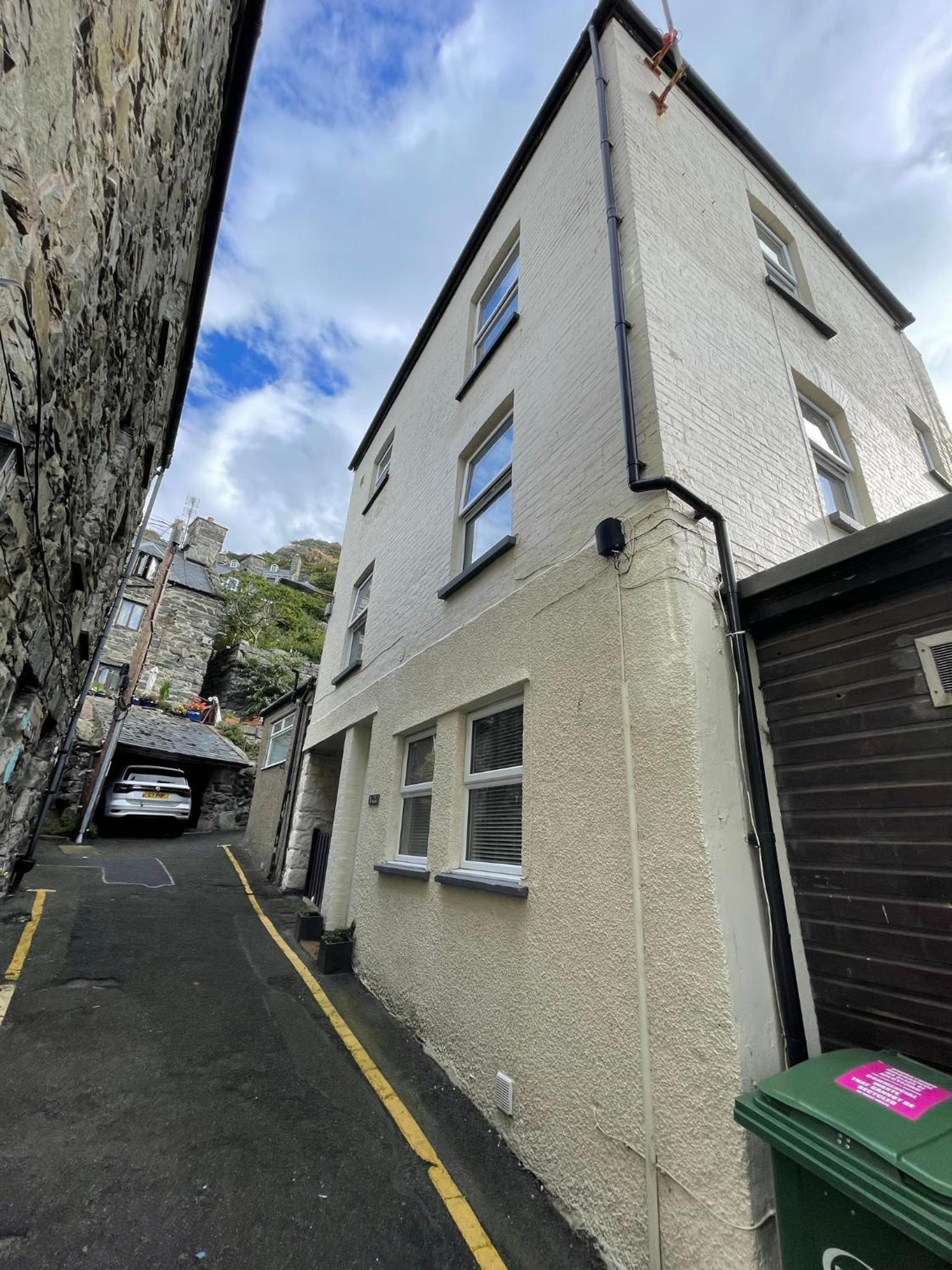Flat 2, Ty Newydd view 2