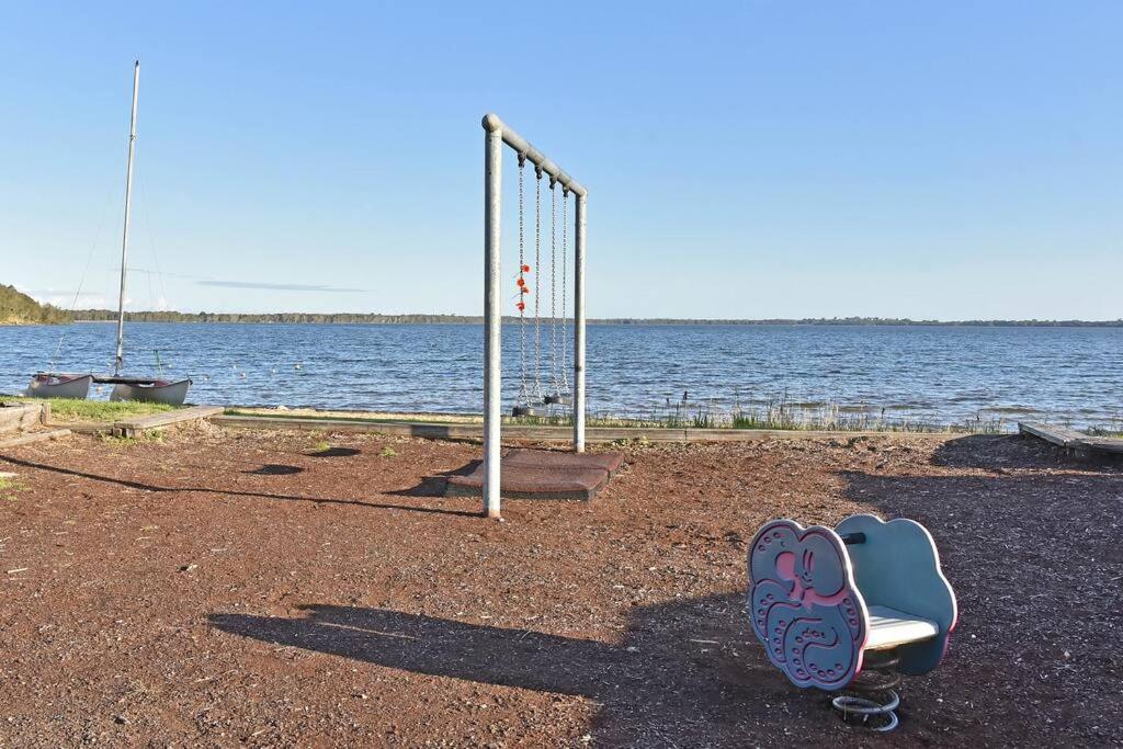 Royal Retreat Peaceful Lakefront