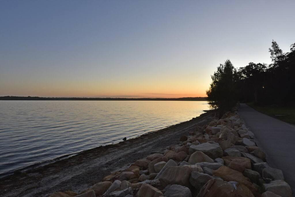 Royal Retreat Peaceful Lakefront