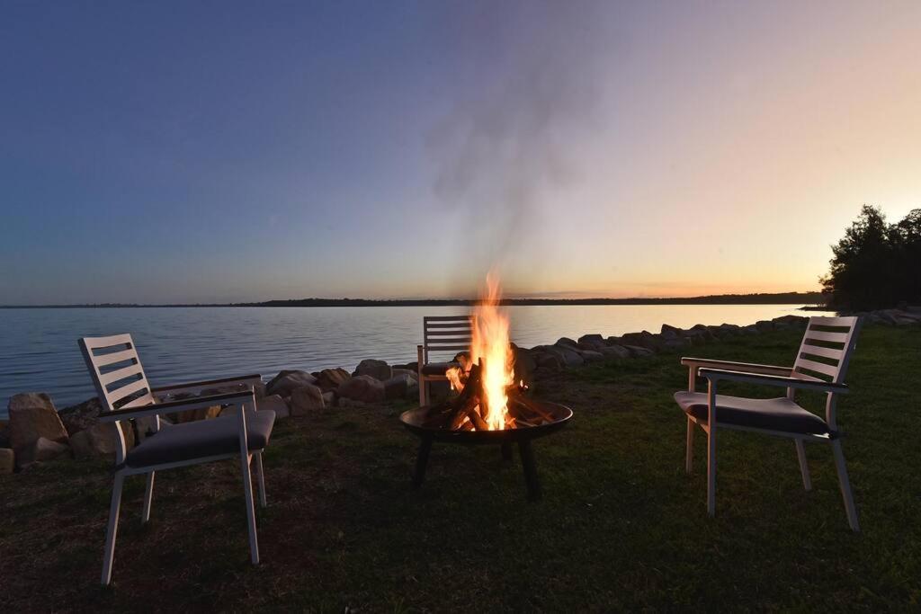 Royal Retreat Peaceful Lakefront