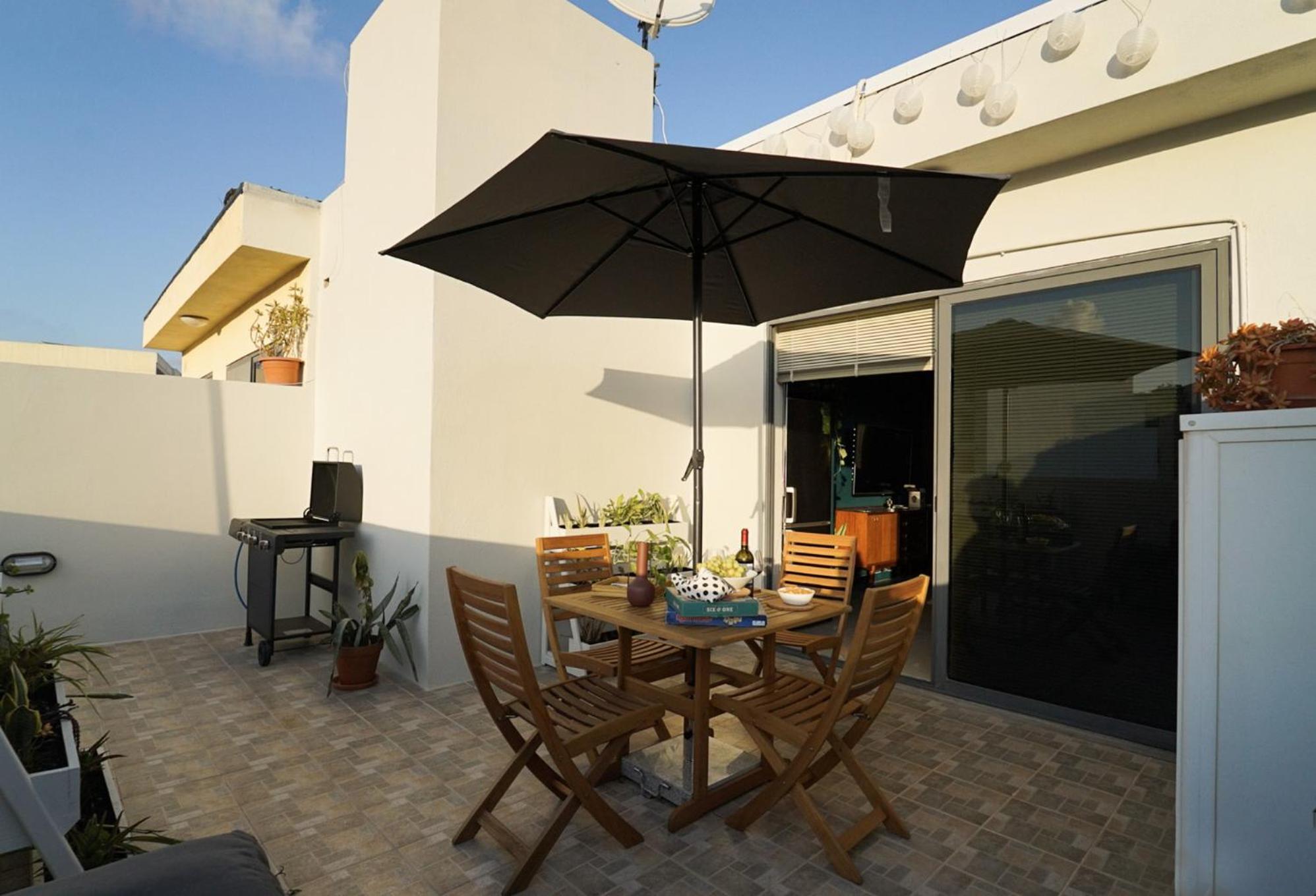 Cosy Designer Seaview Penthouse with Terrace & BBQ photo 2
