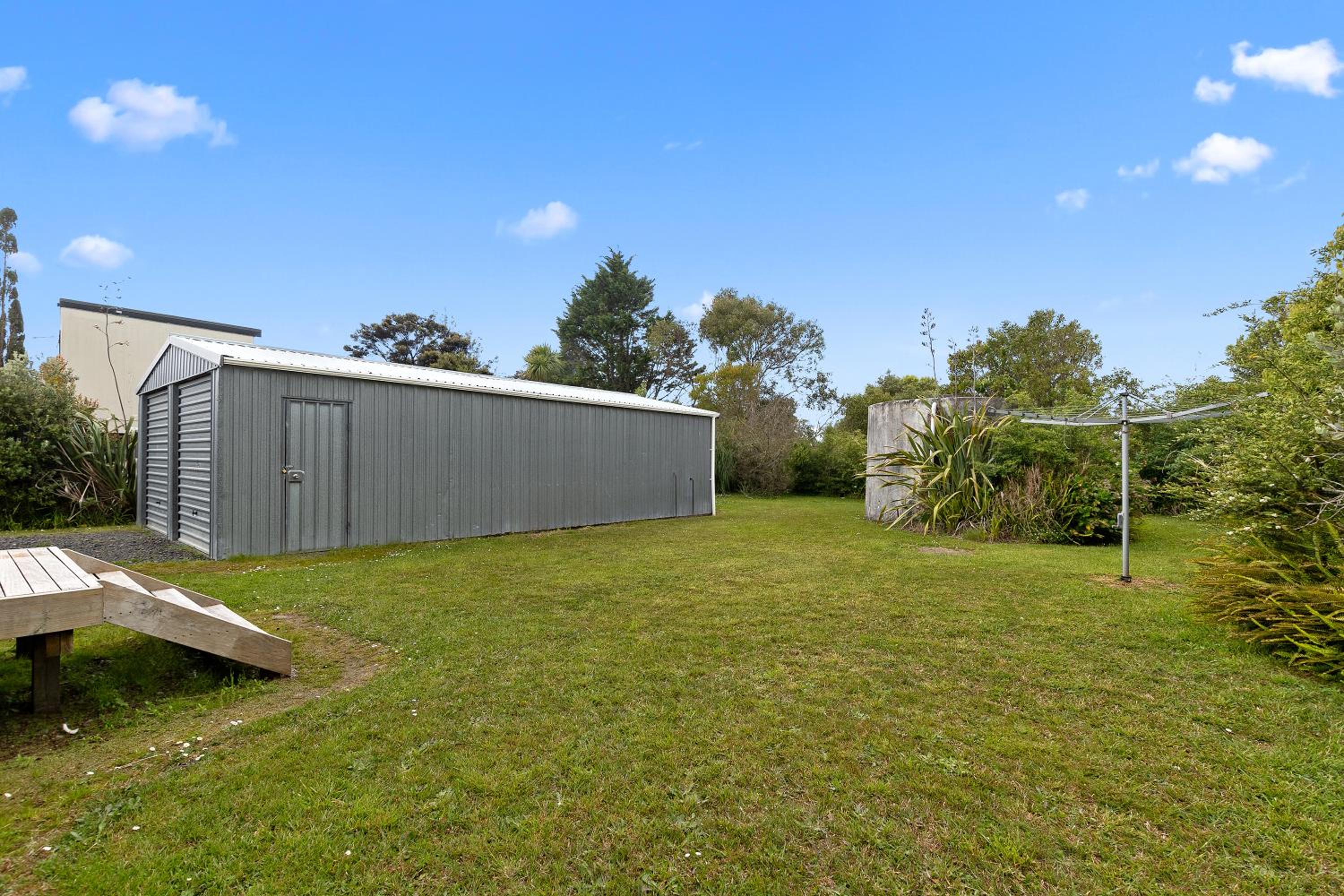 Pipi Cabin - Mangawhai Village Bach view 2