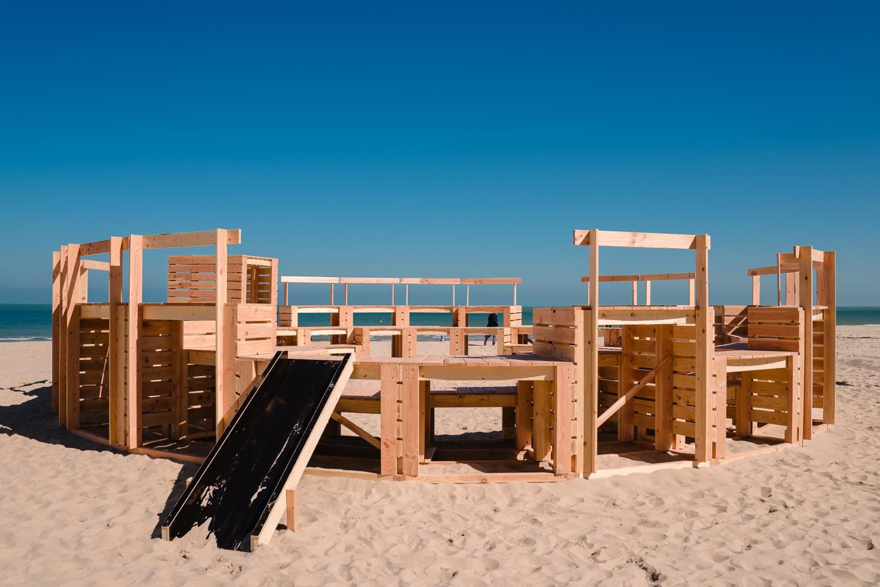 Bartine - modern and spacious flat near the sea, free parking space