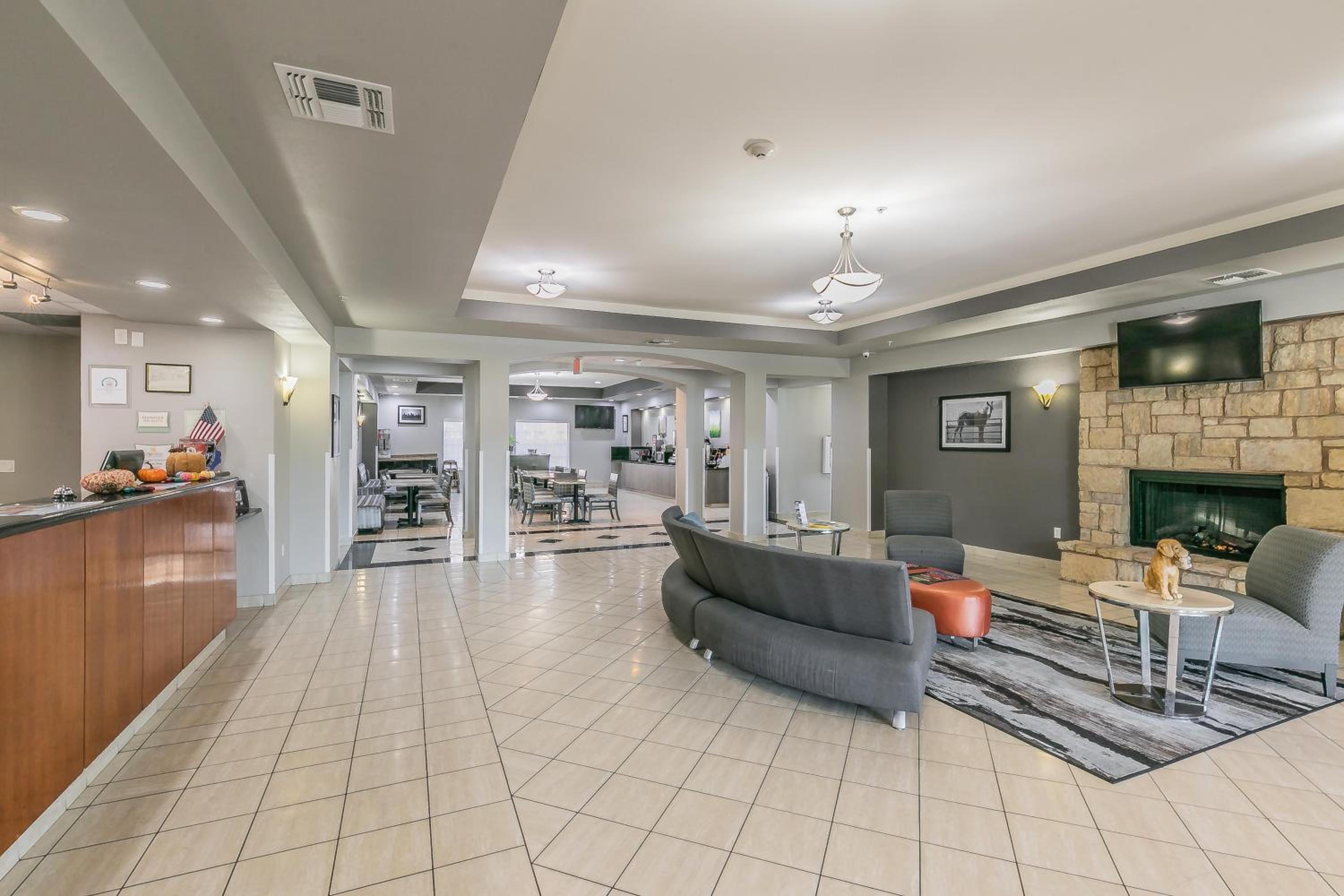 Glen Rose Vacations - La Quinta by Wyndham Granbury - Property Image 5