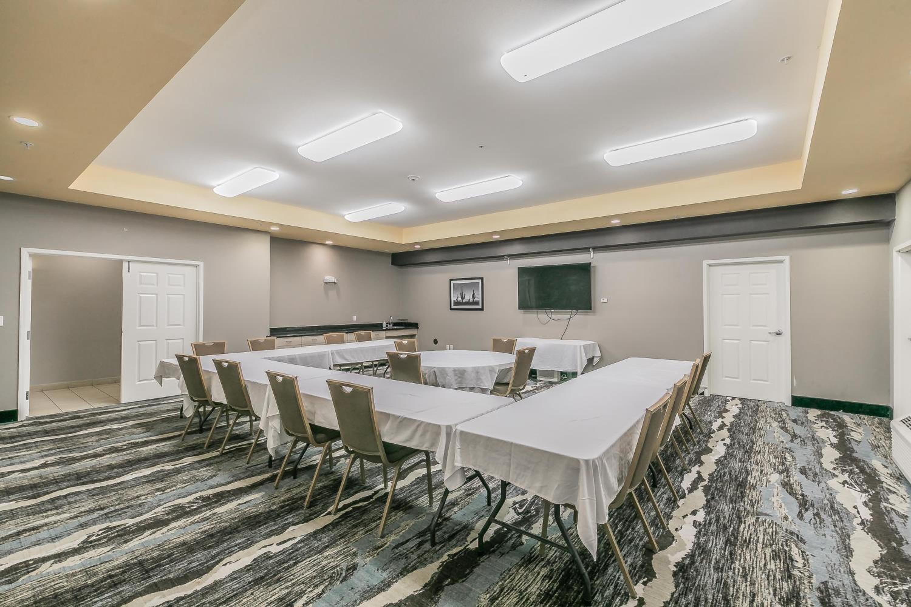 Granbury Vacations - La Quinta by Wyndham Granbury - Property Image 1