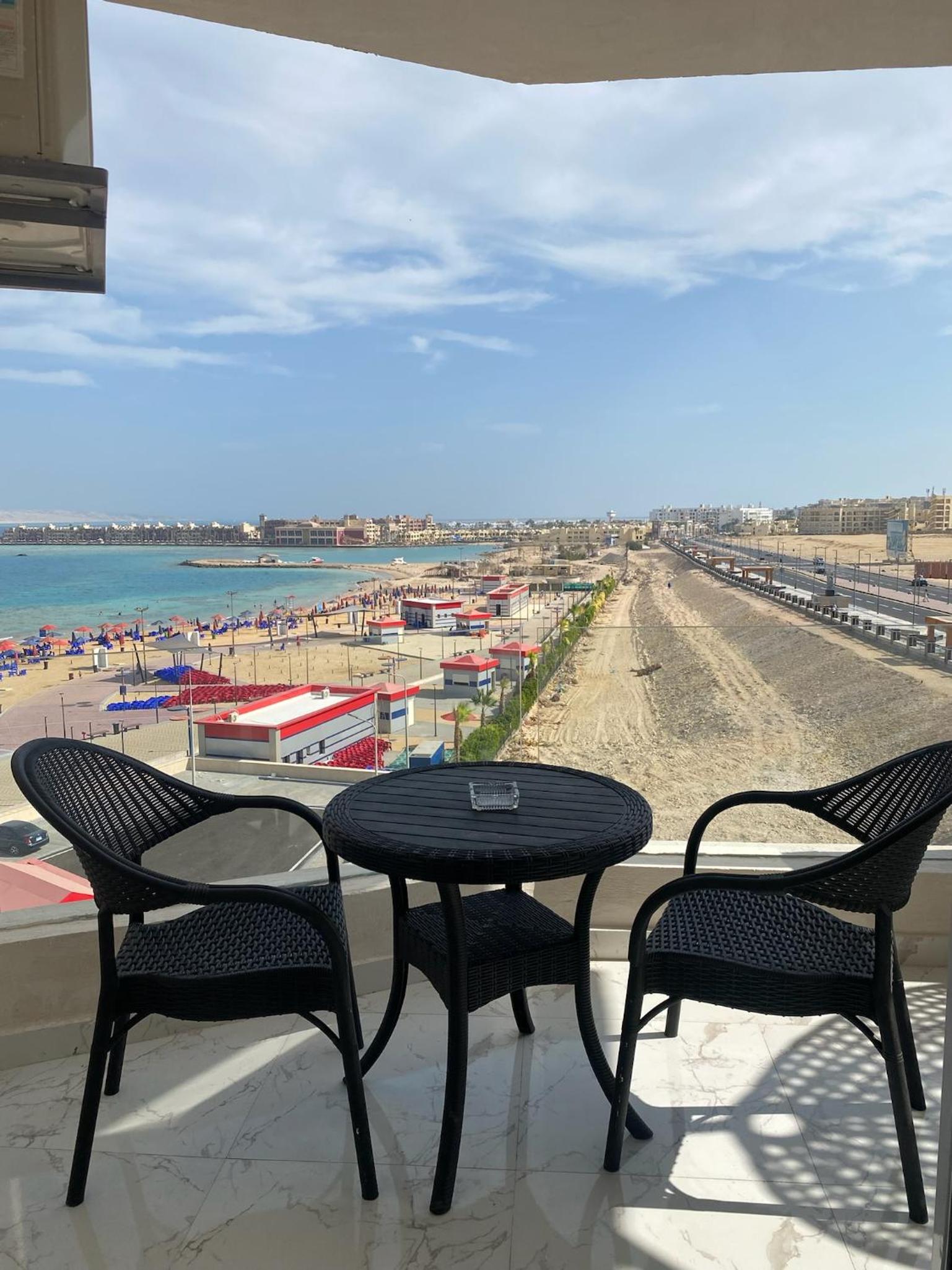 Blue Whale Hurghada Beach Front Apartments City Centre