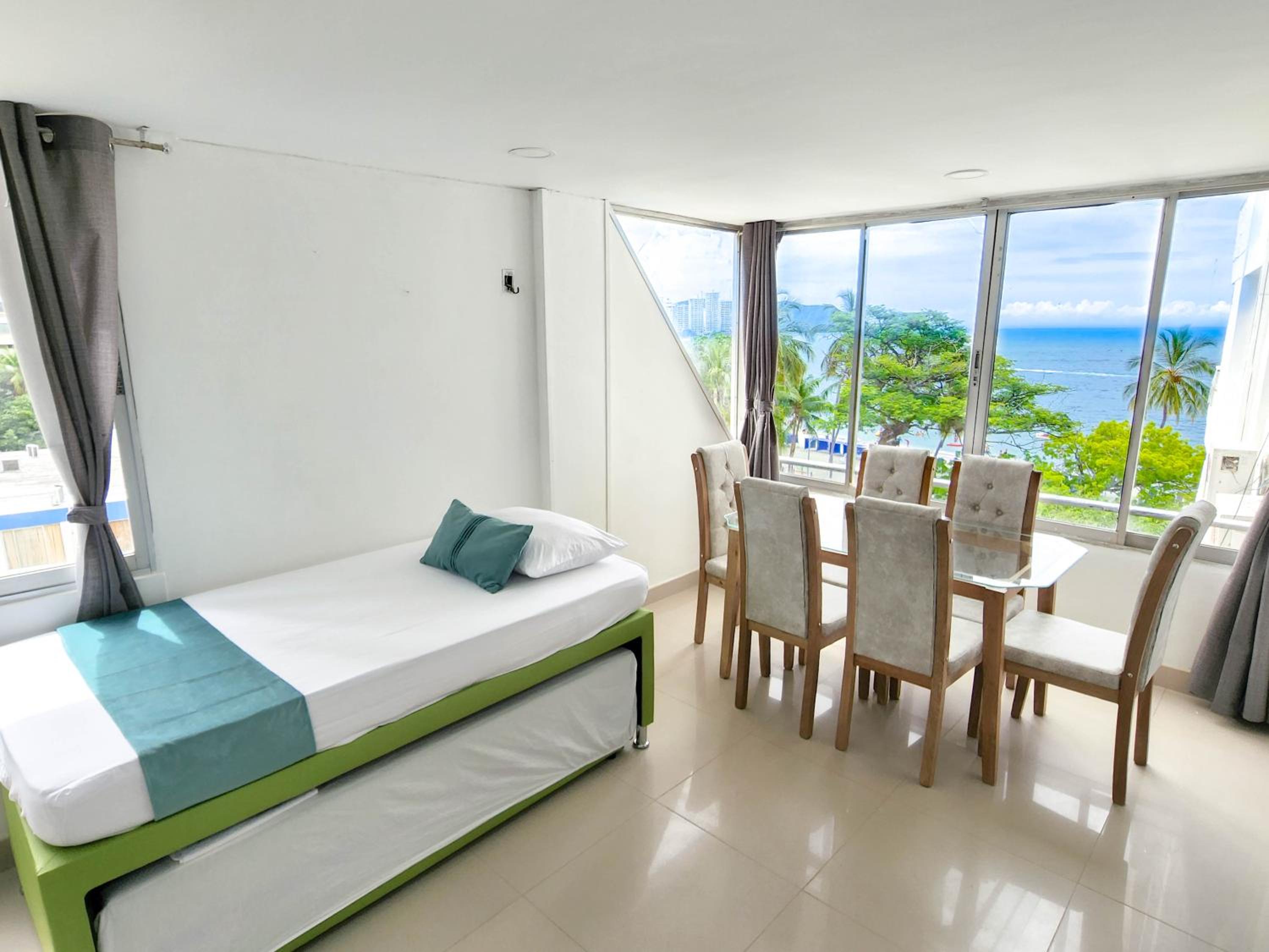 Apartamentos con salida directa al mar - Bedviajes