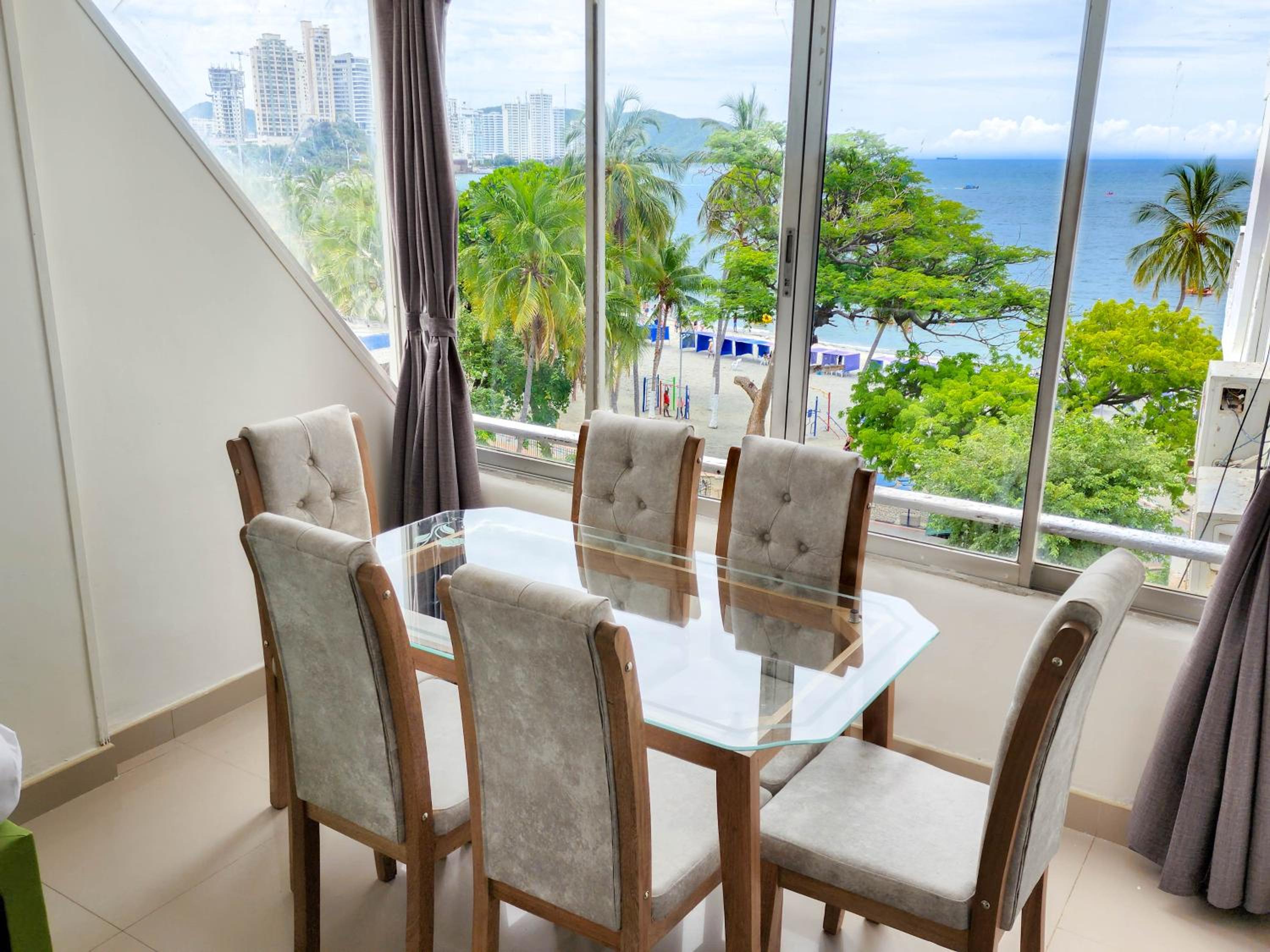 Apartamentos con salida directa al mar - Bedviajes