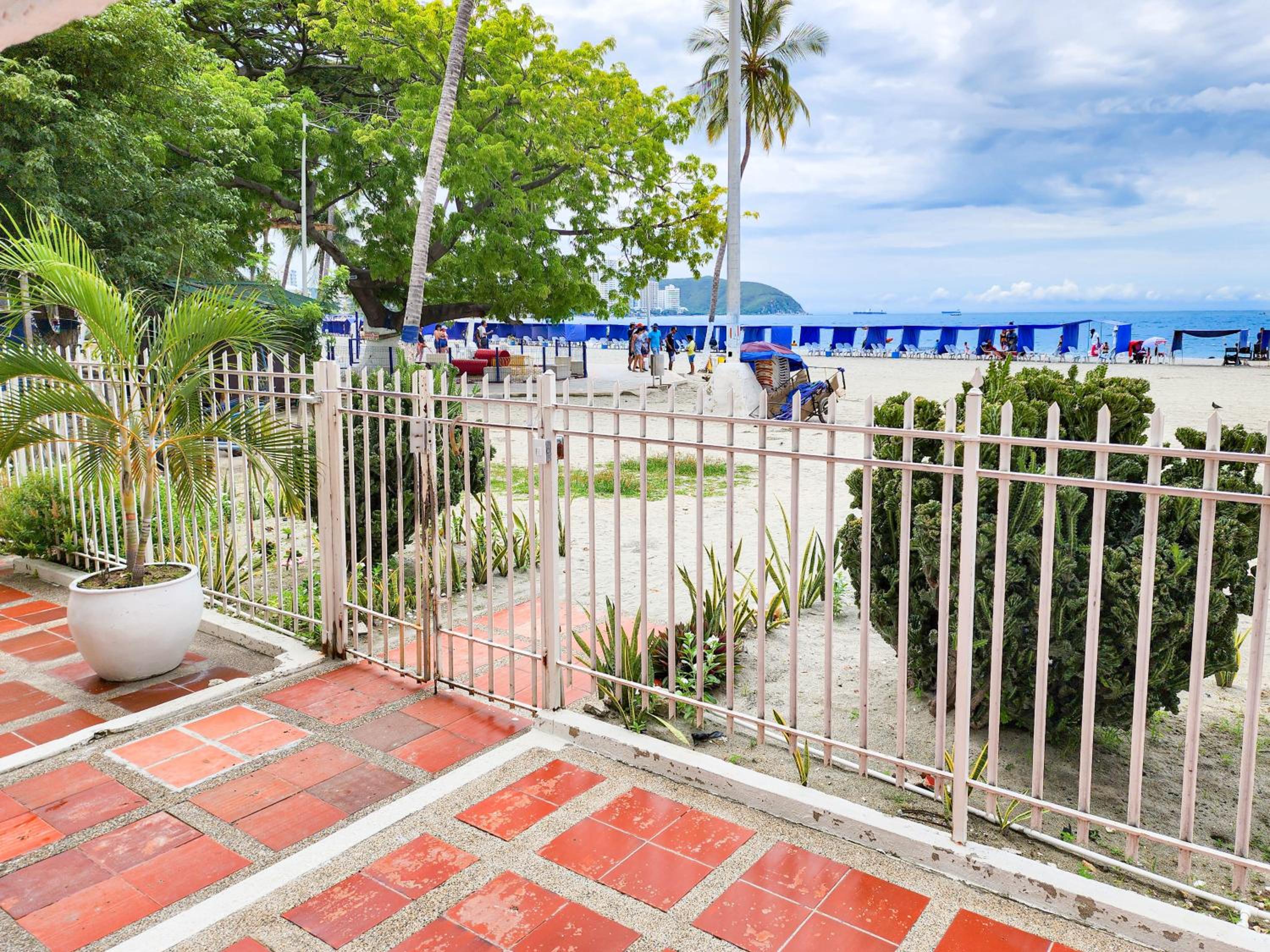 Apartamentos con salida directa al mar - Bedviajes