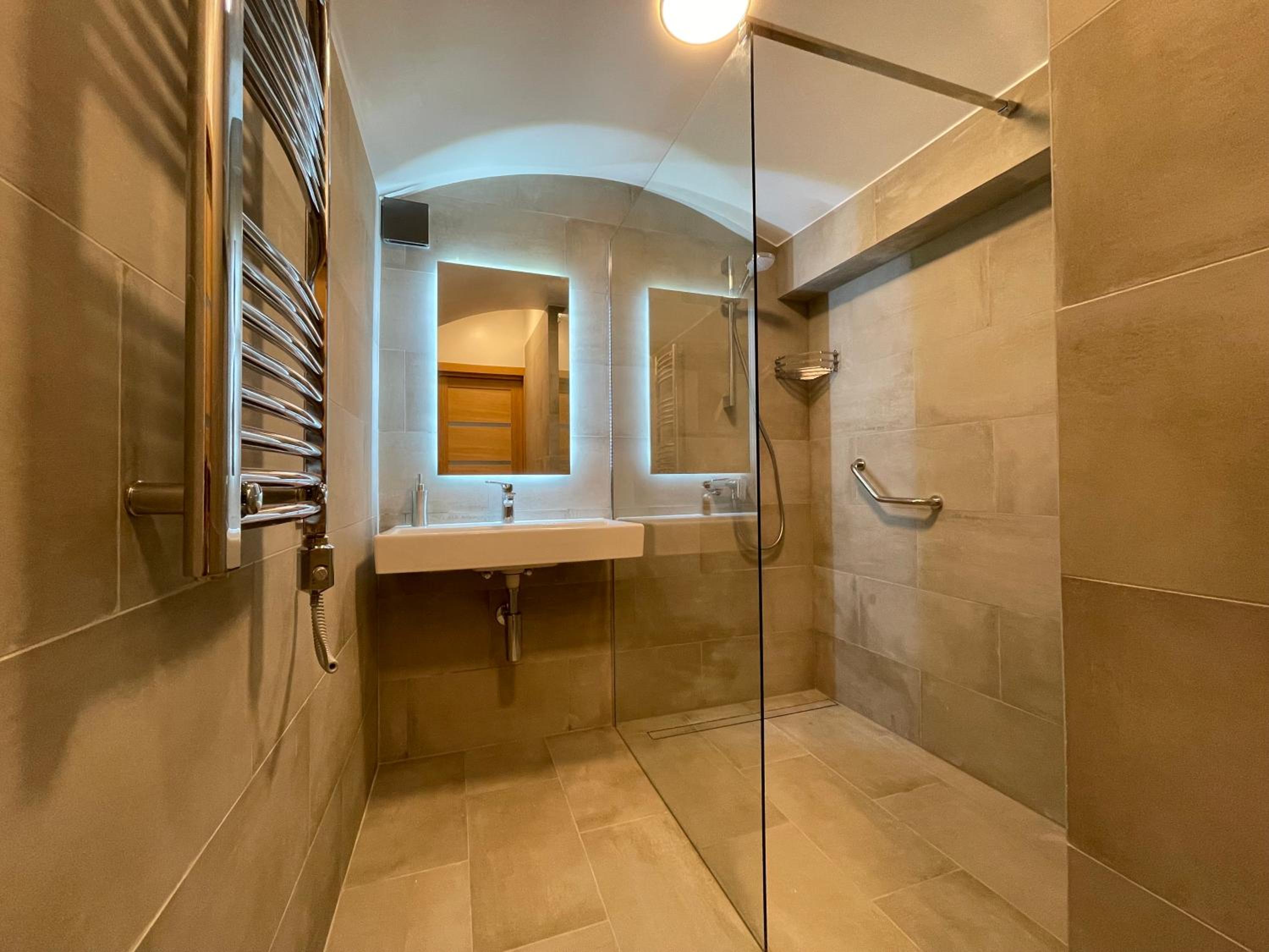 Modern guest house in city center I Room 1 view 4