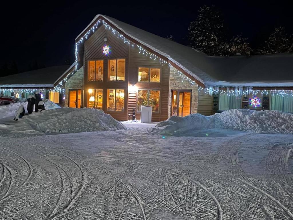 Boulder Bear Motor Lodge view 5