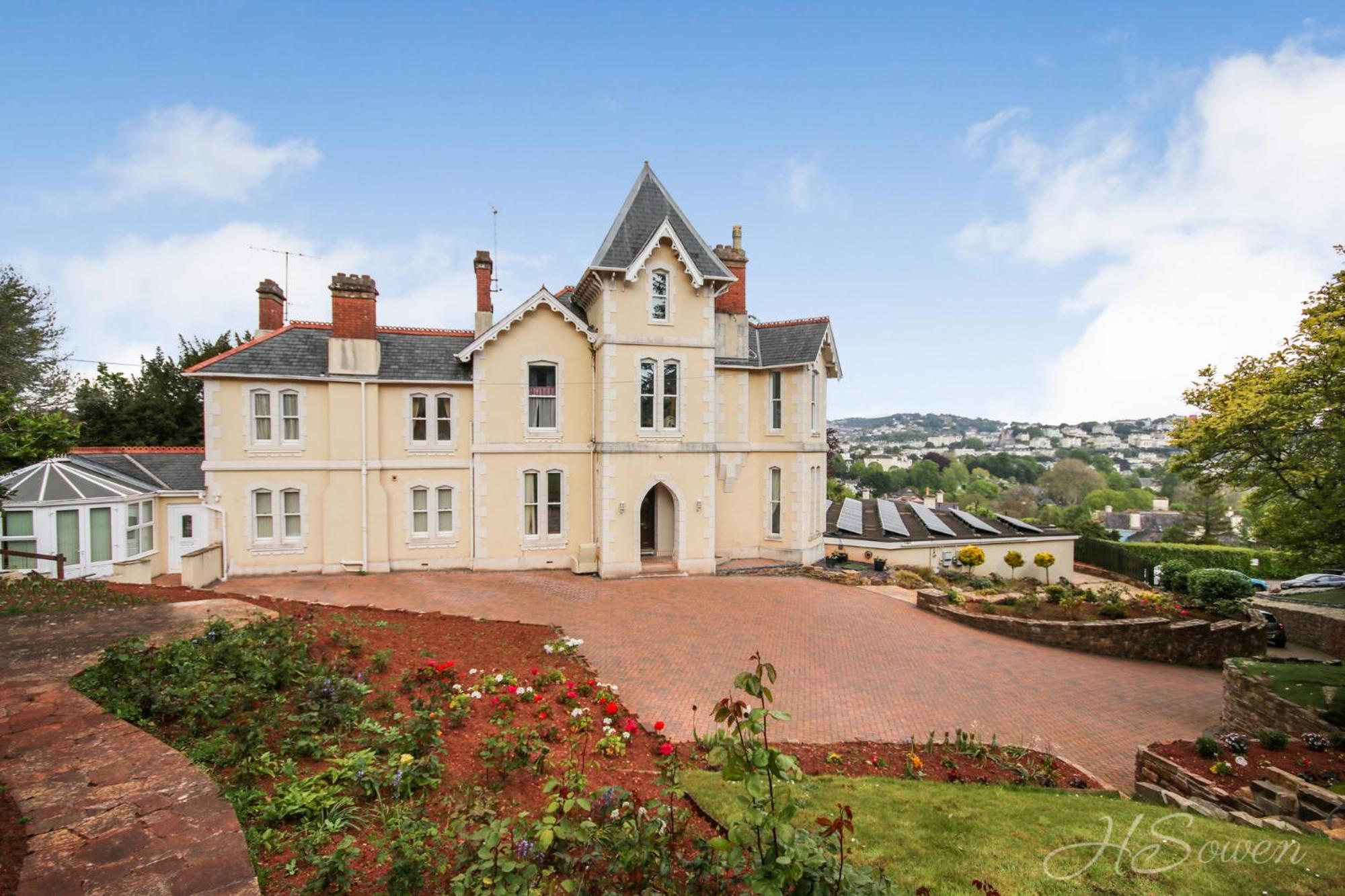 Torbay Rise sea side villa with family facilities view 2
