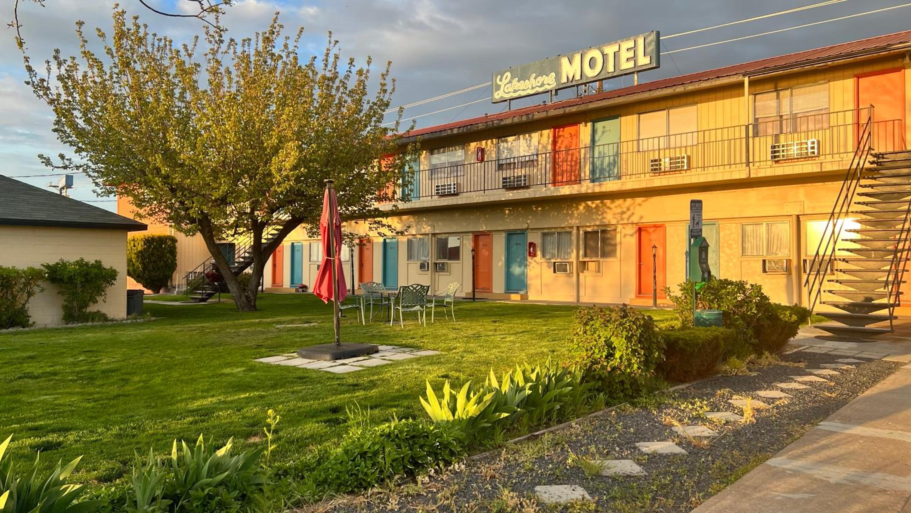 Moses Lake Vacations - Lakeshore Inn Water Front - Property Image 25