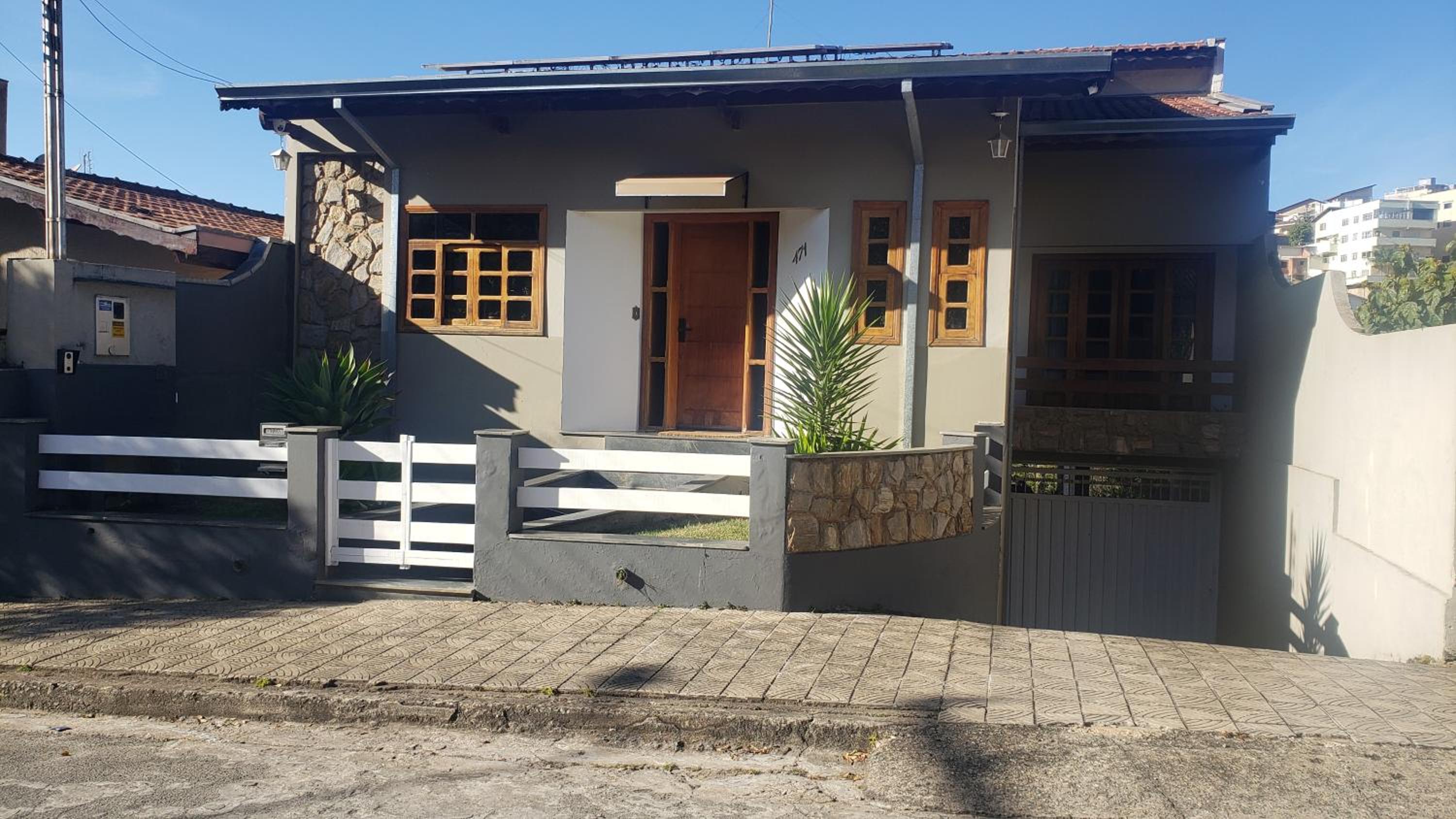 Hotel Casa Próximo ao Centro Agradável e Inteligente - Image 1