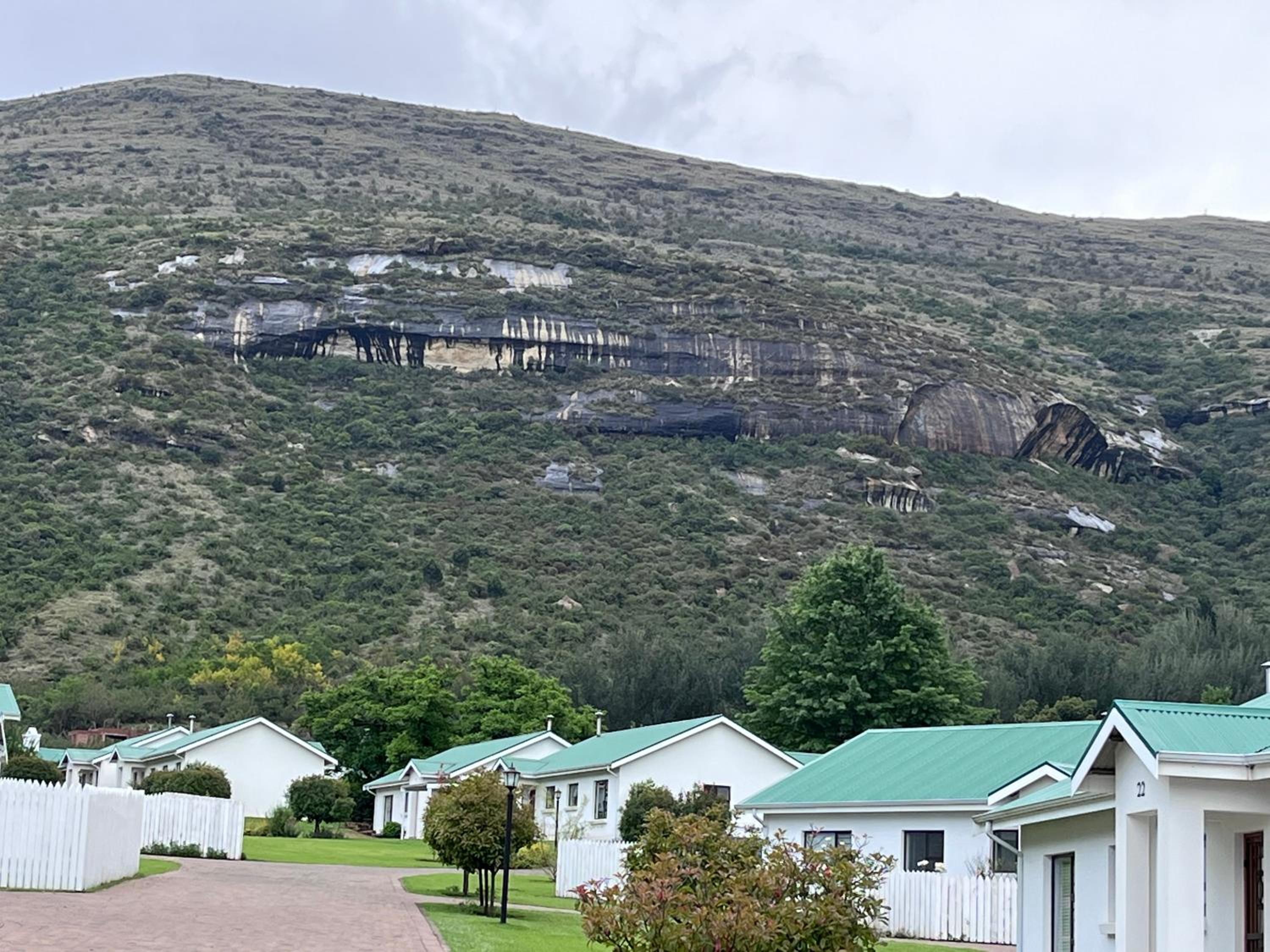 Titanic Rock Self Catering Clarens view 5