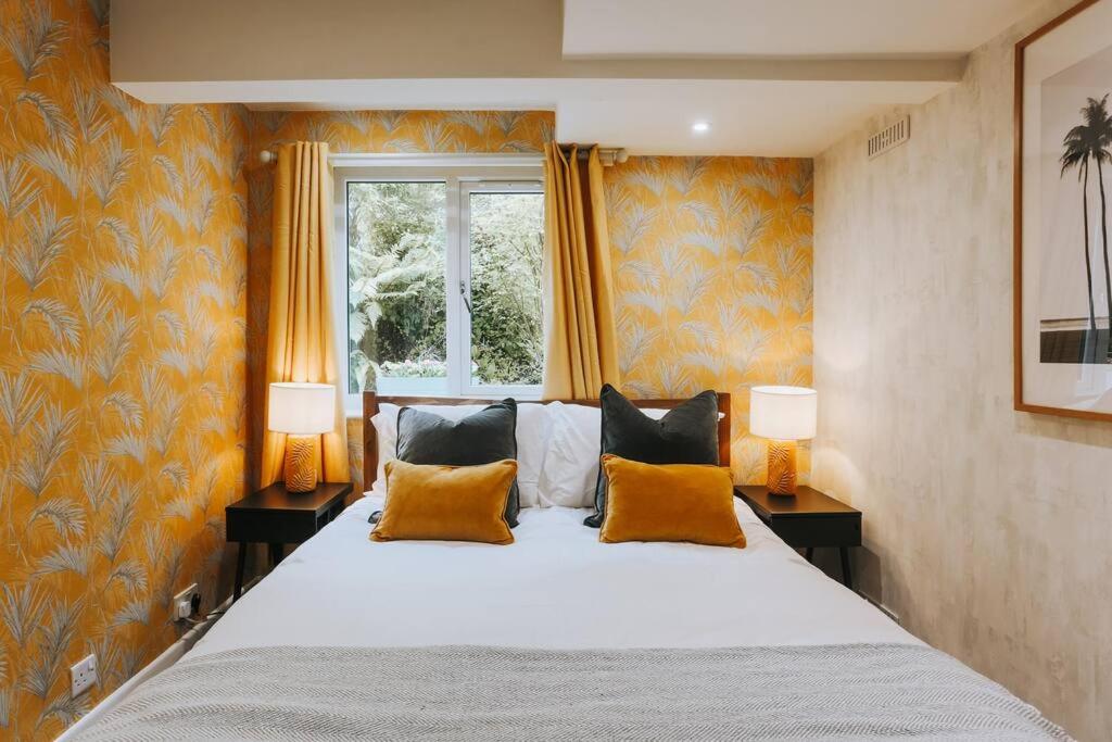 The Garden Hideaway, 2 bed home heart of the Town - Starlink Wi-Fi view 3