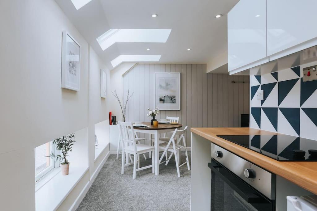 The Lighthouse, Boutique apartment in the town centre view 3