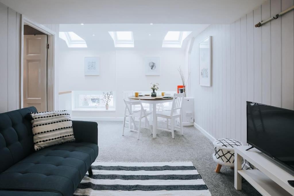 The Lighthouse, Boutique apartment in the town centre view 2