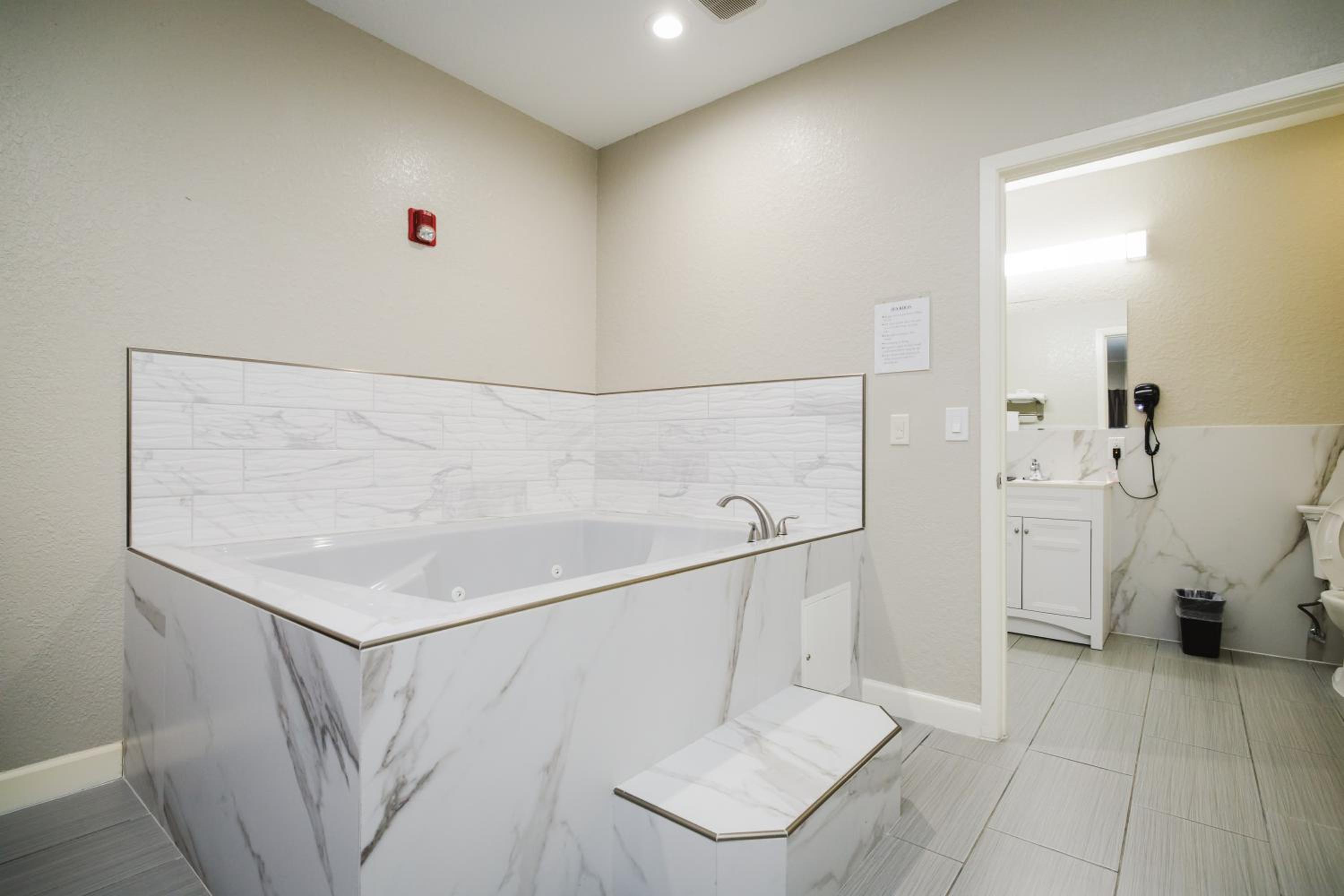 Winchester Inn and Suites Humble/IAH/North Houston - Property Image 43