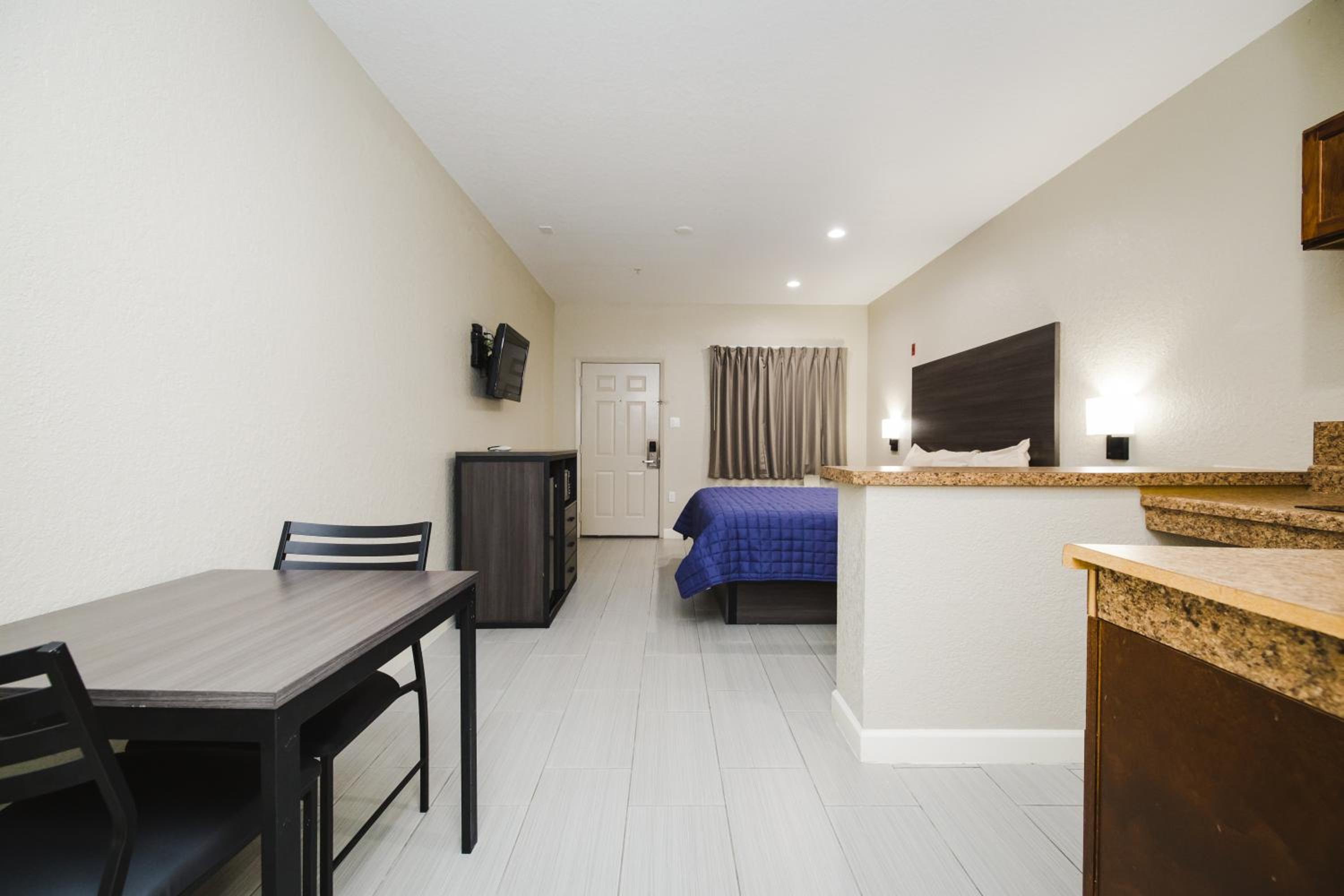 Winchester Inn and Suites Humble/IAH/North Houston - Property Image 2