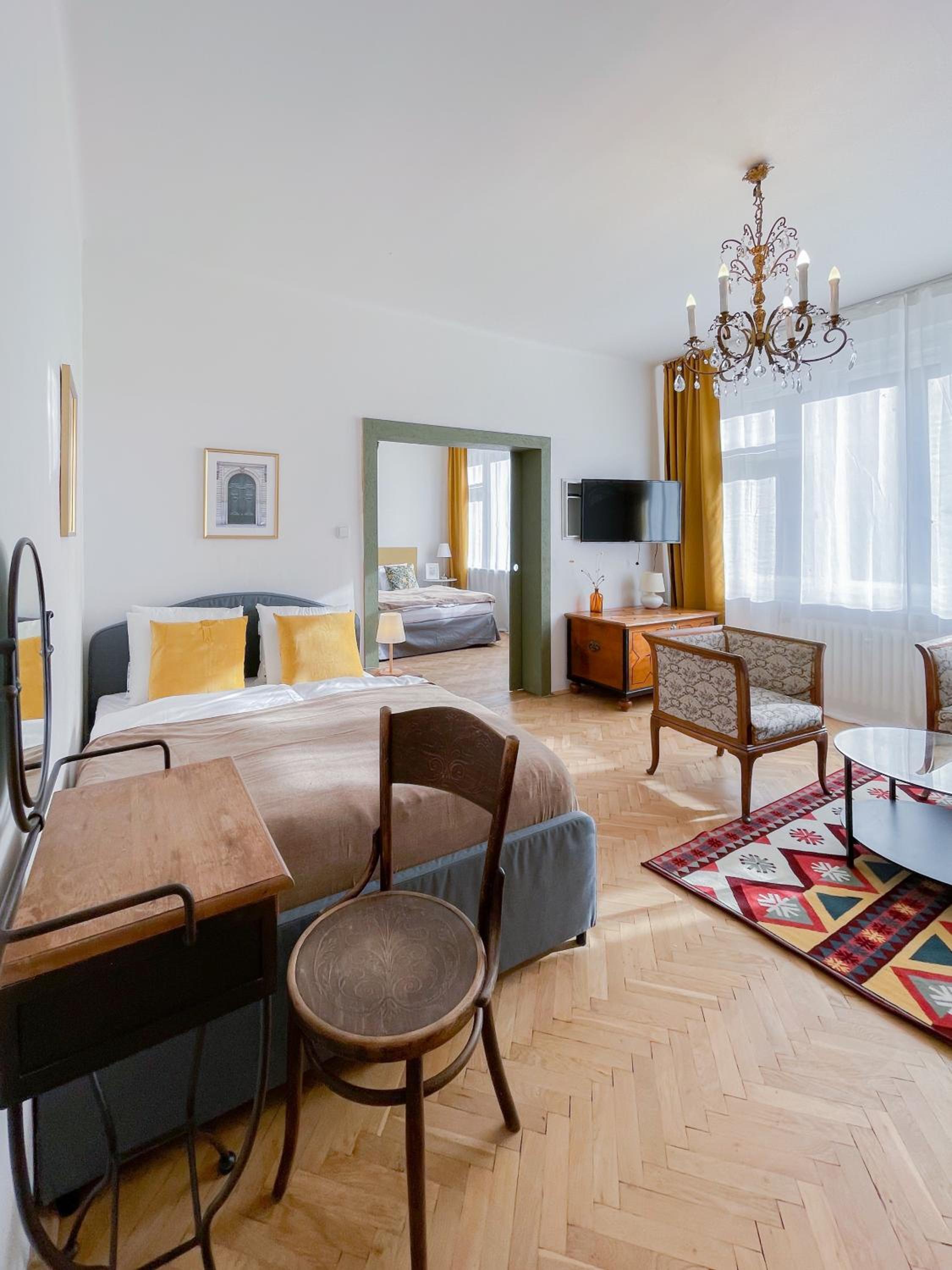 TurnKey I Vintage Terrace Apartment