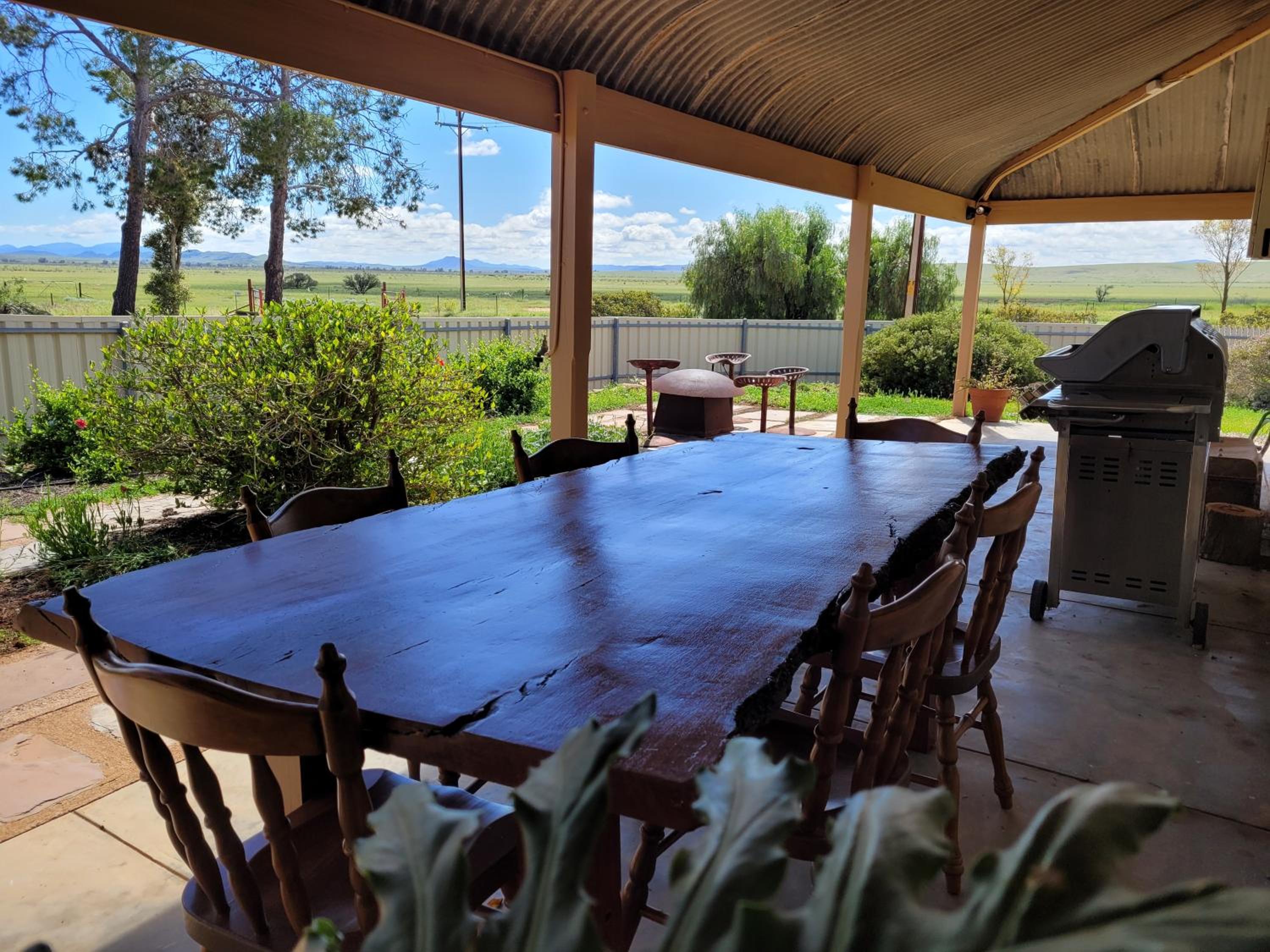 Sunset Ridge Accommodation -Rockville Homestead