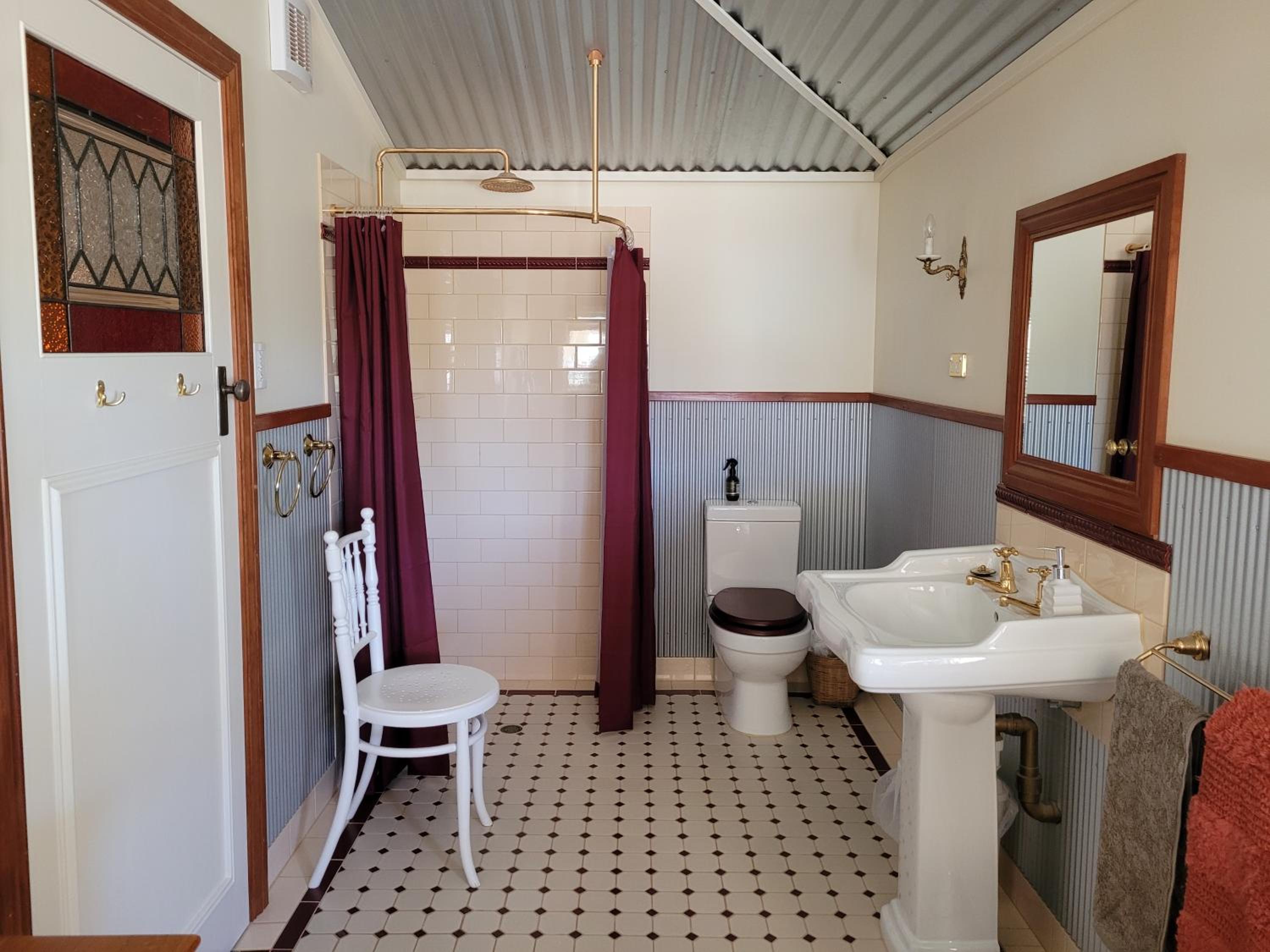 Sunset Ridge Accommodation -Rockville Homestead