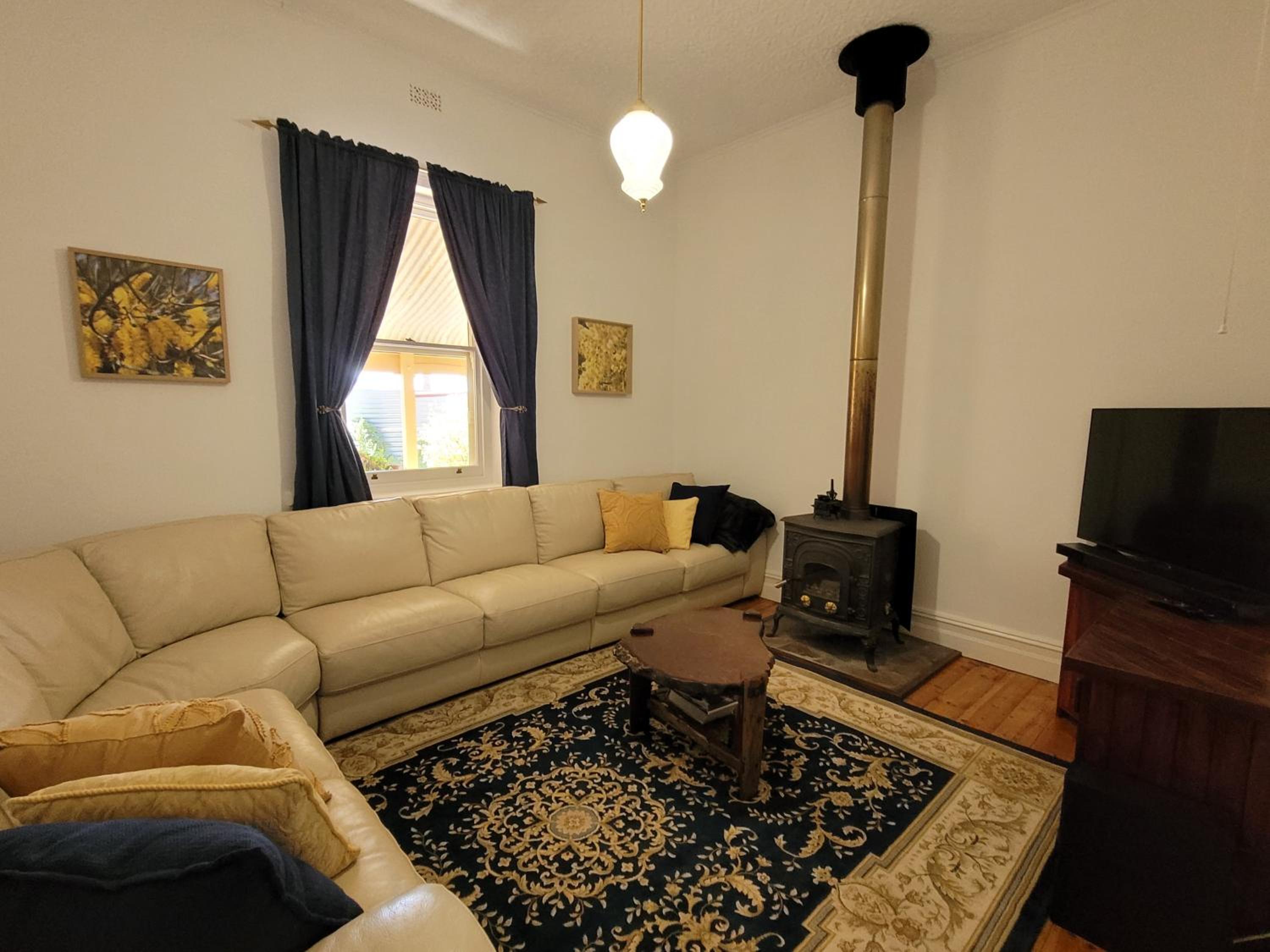 Sunset Ridge Accommodation -Rockville Homestead