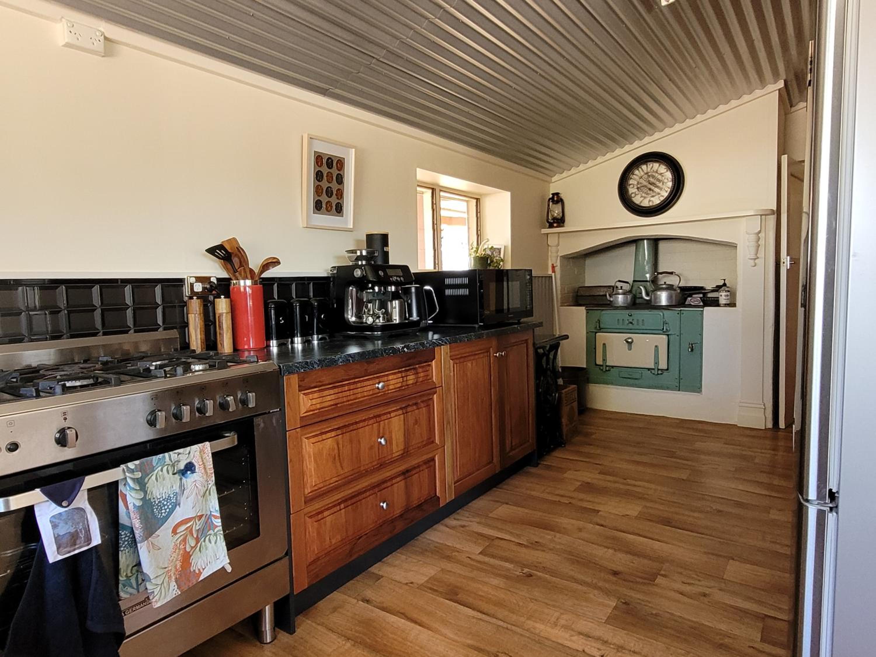 Sunset Ridge Accommodation -Rockville Homestead
