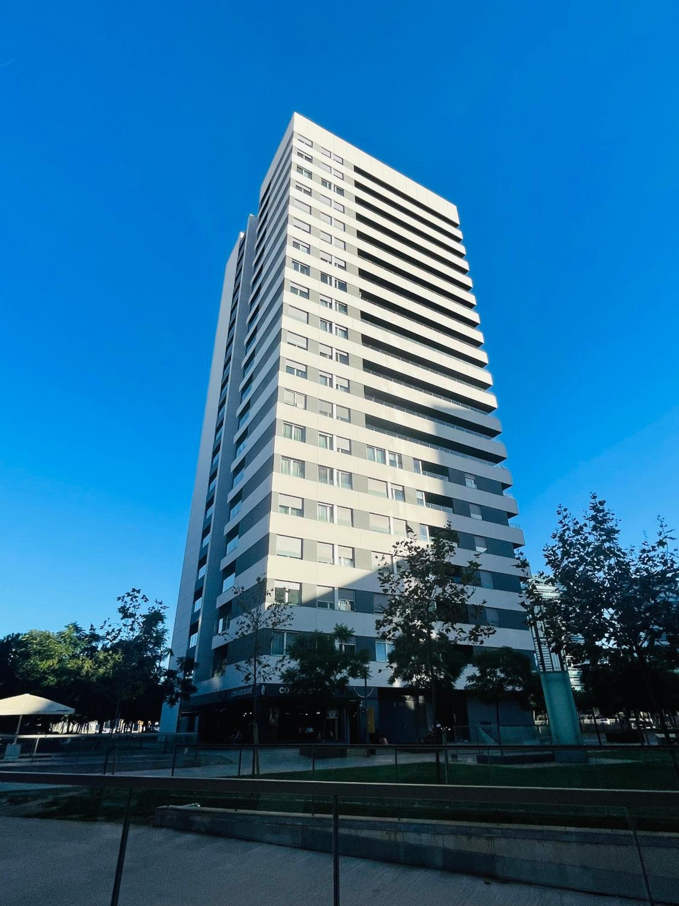 Fira de Barcelona City View Apartment with Garage Parking