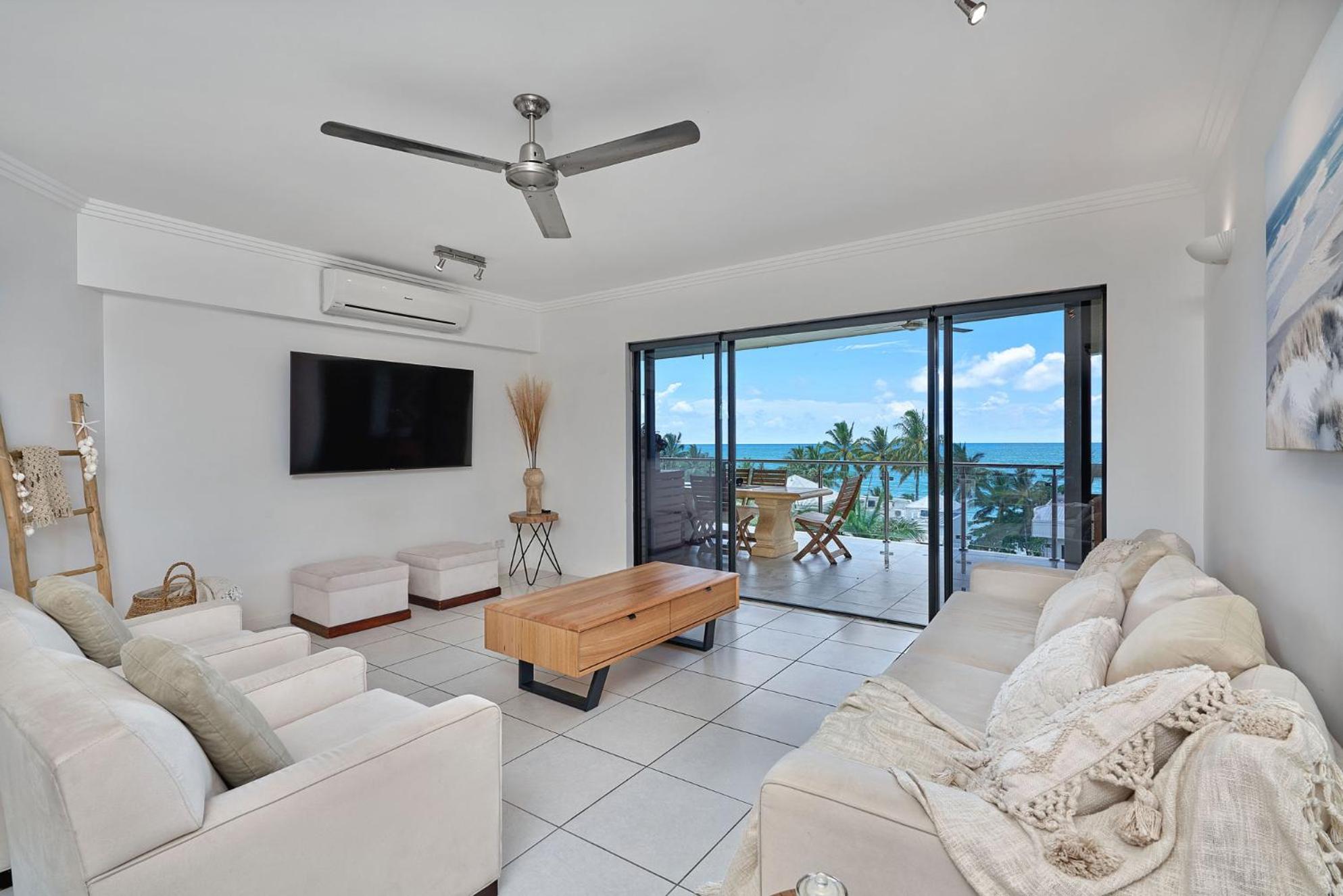 Stunning 2-3 Bed Penthouse Glorious Ocean Views